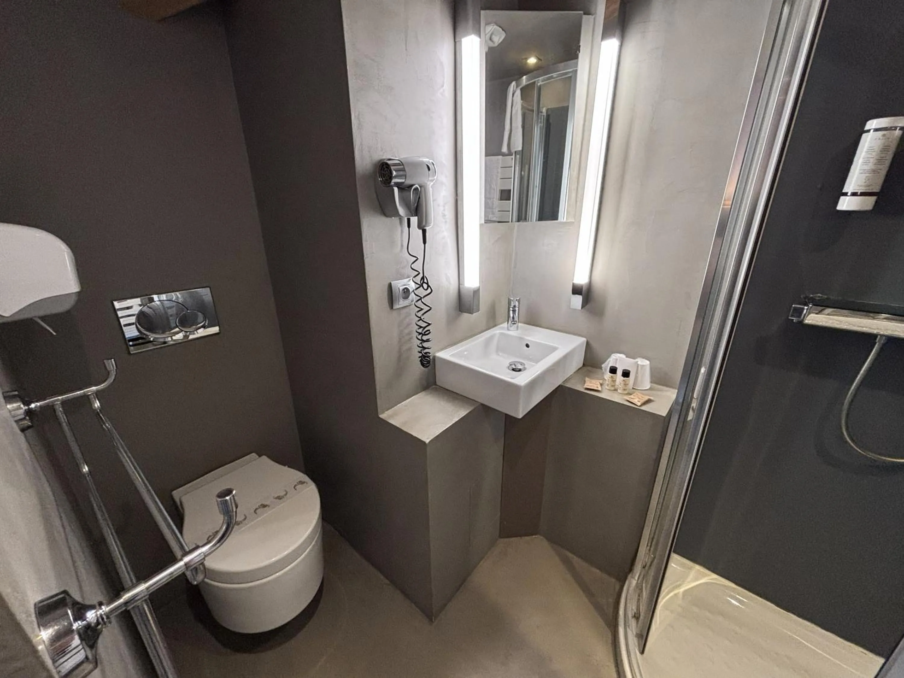 Shower in Hôtel Les Airelles