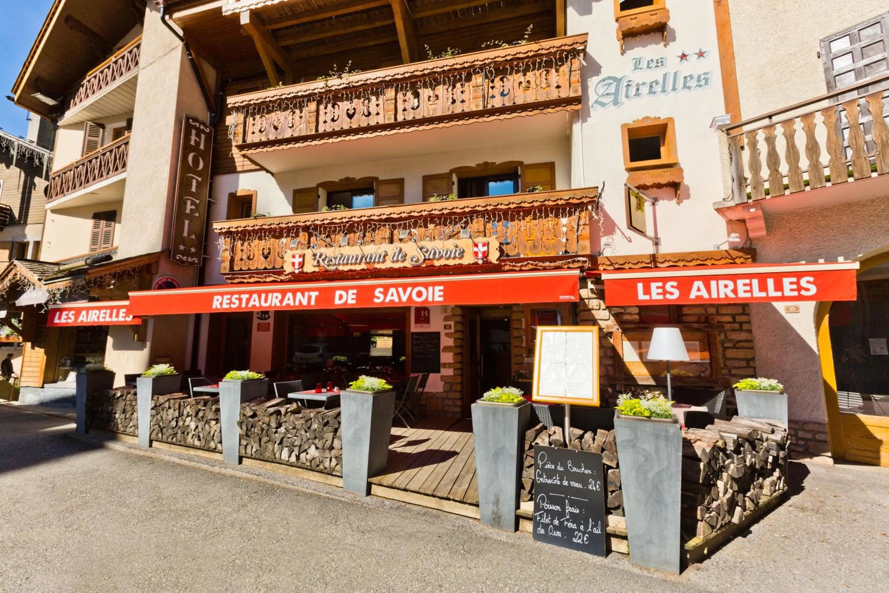 Facade/entrance in Hôtel Les Airelles