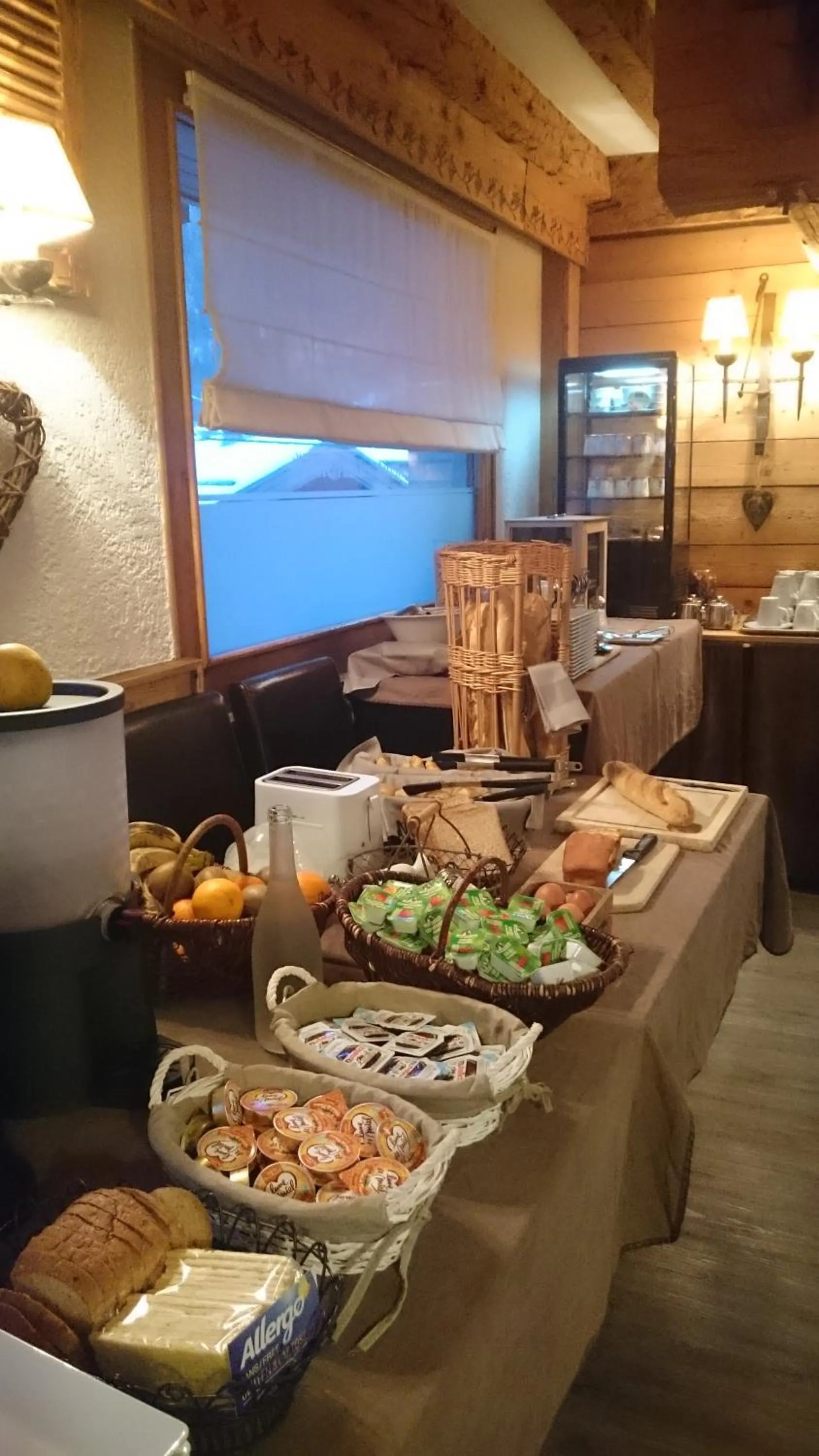 Continental breakfast in Hôtel Les Airelles