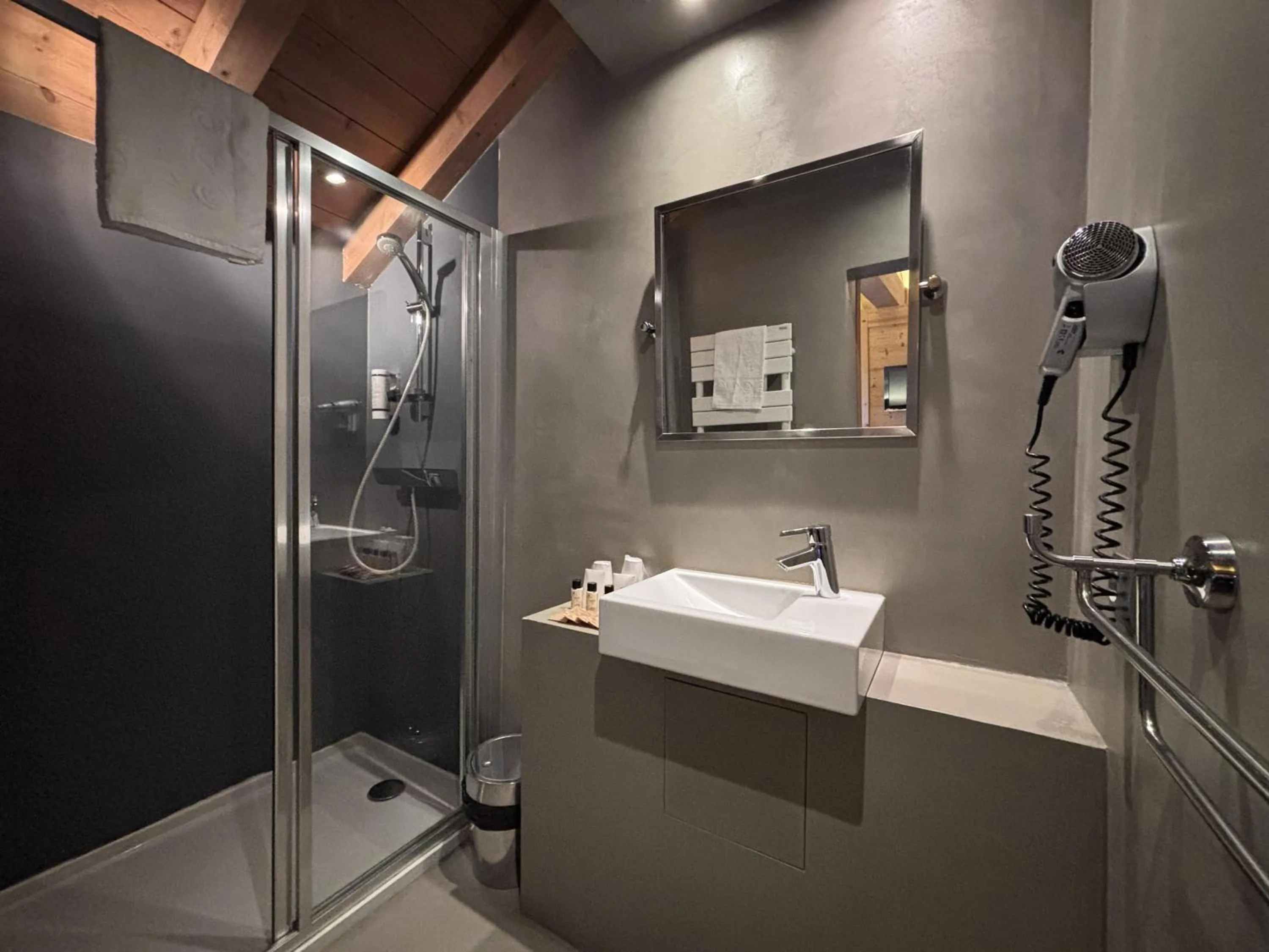 Shower in Hôtel Les Airelles