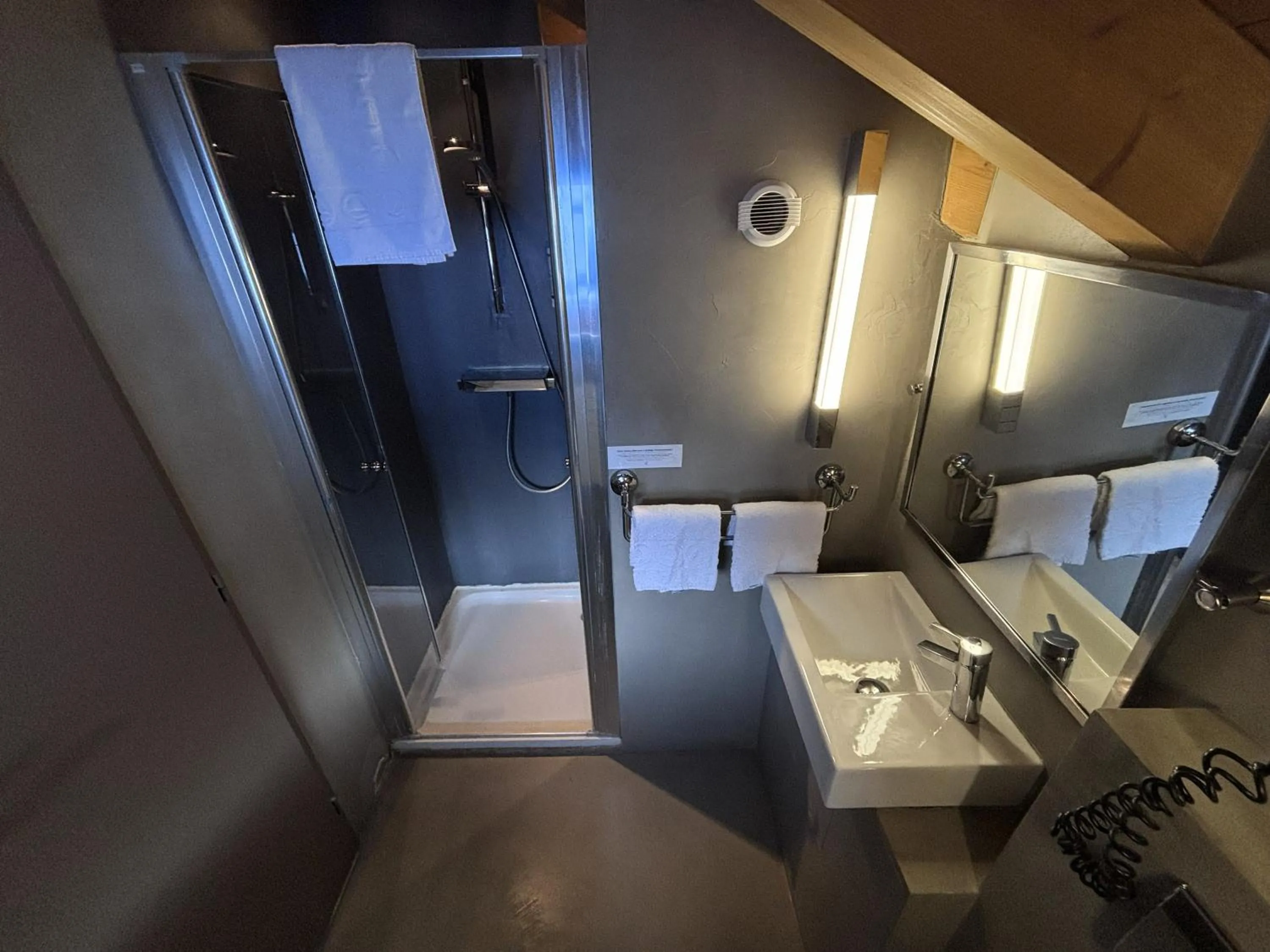 Shower in Hôtel Les Airelles