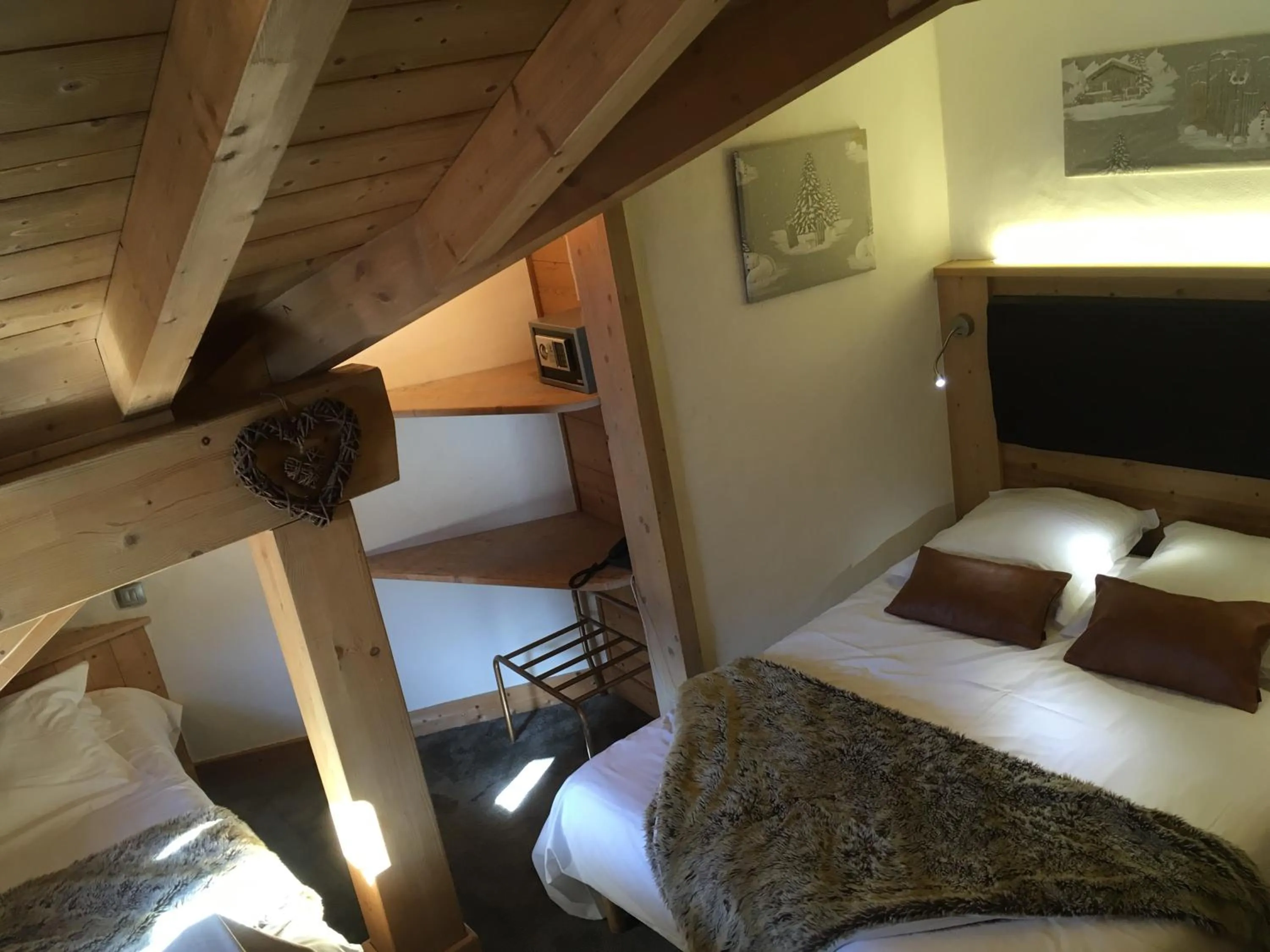 Bed in Hôtel Les Airelles