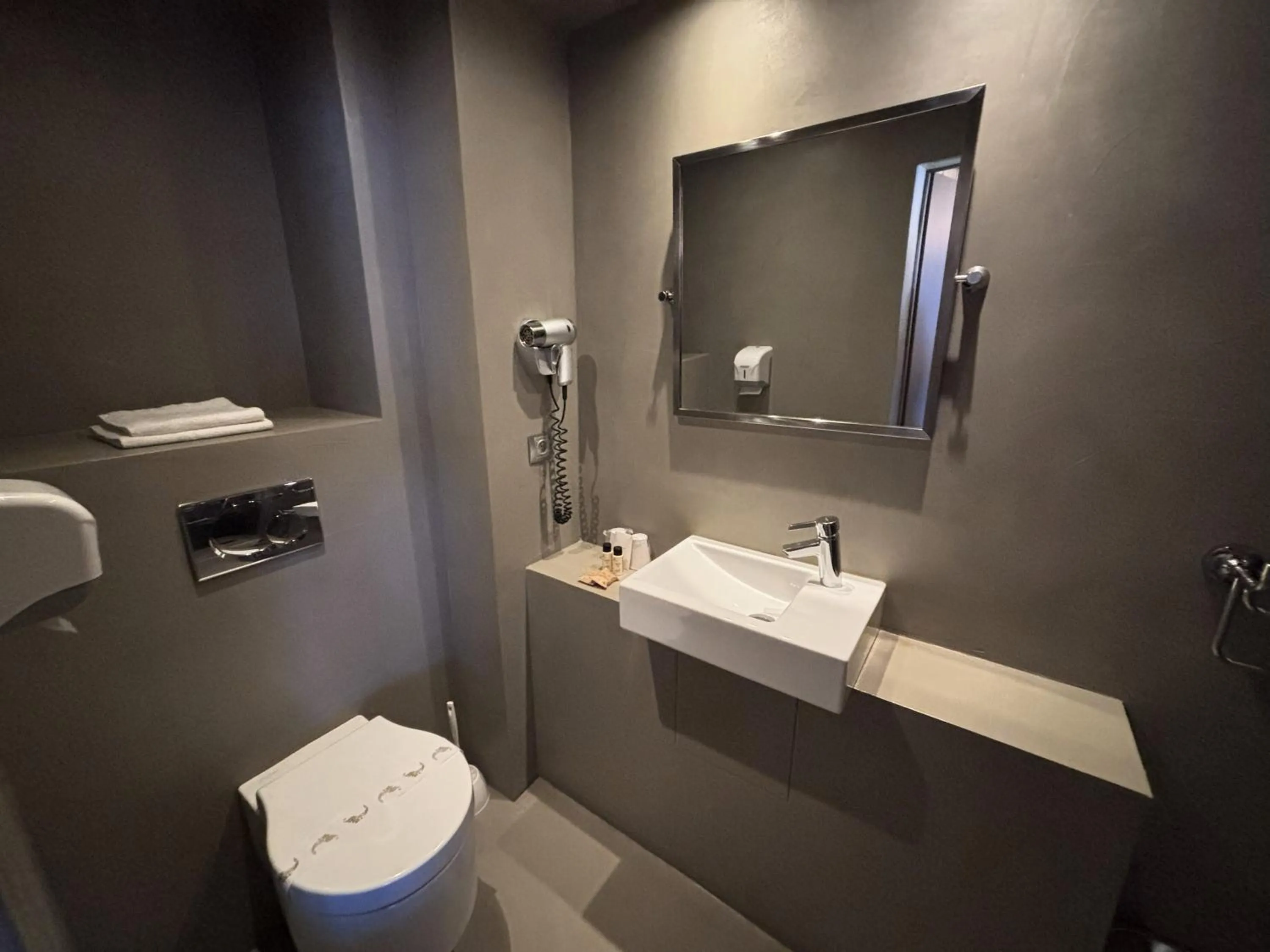 Toilet in Hôtel Les Airelles