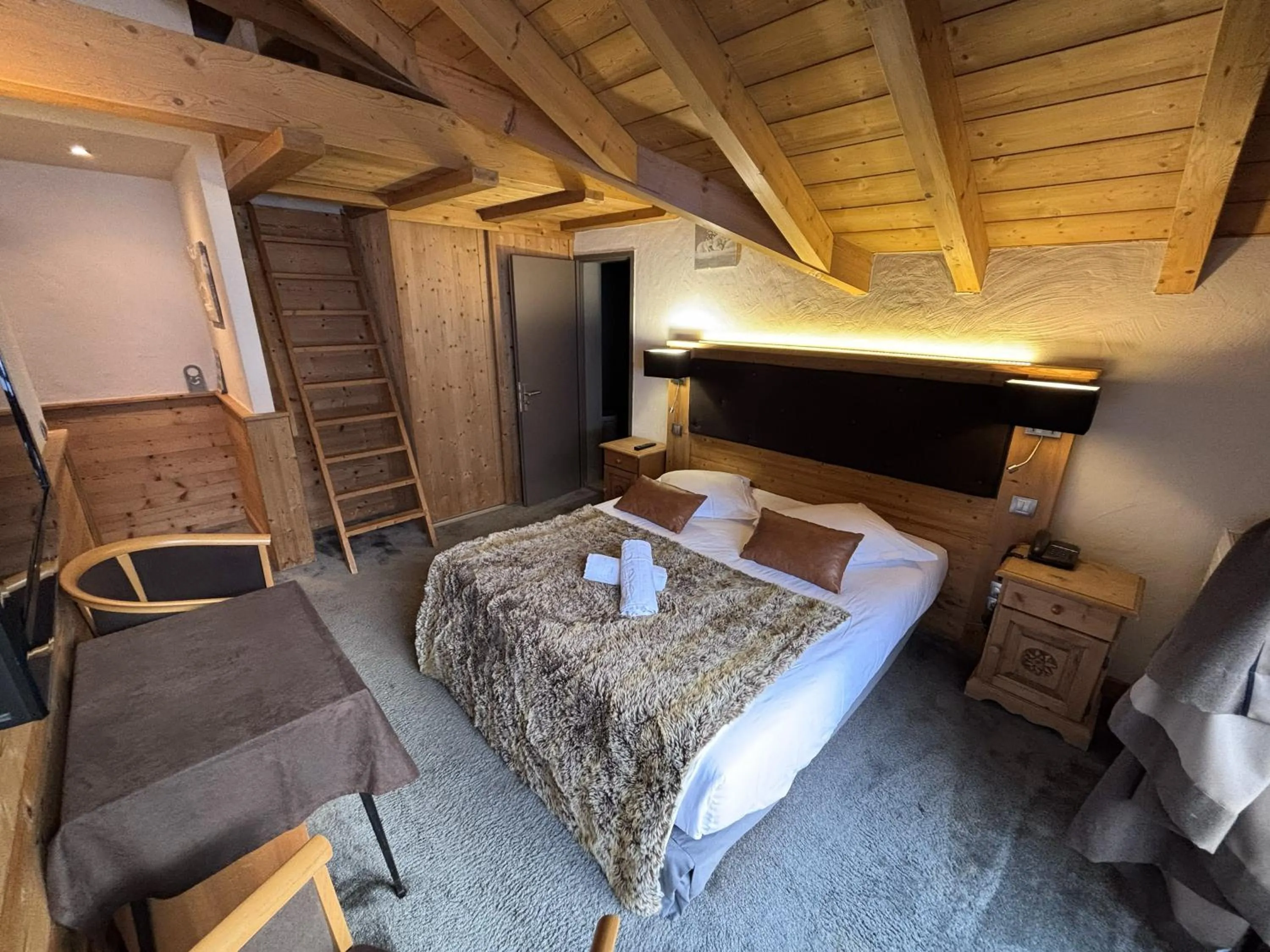 Bed in Hôtel Les Airelles