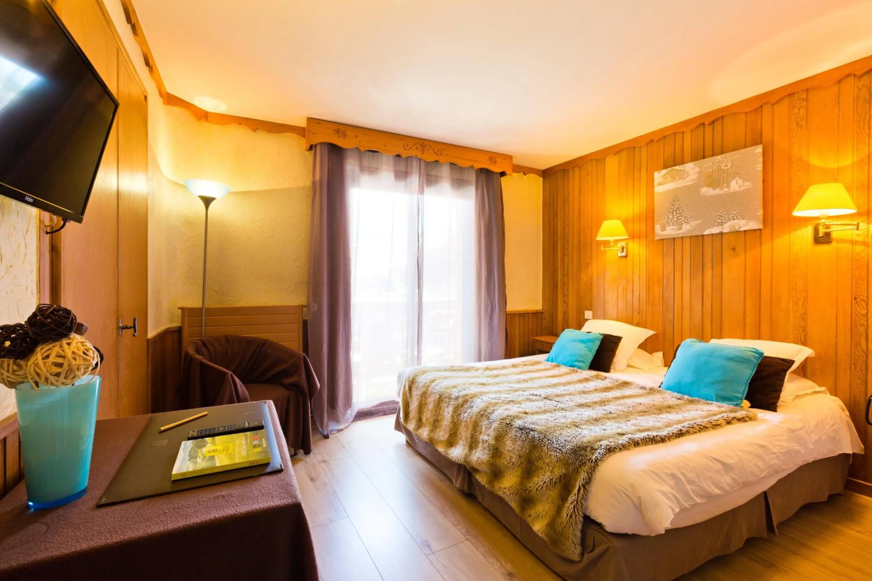 Bed in Hôtel Les Airelles