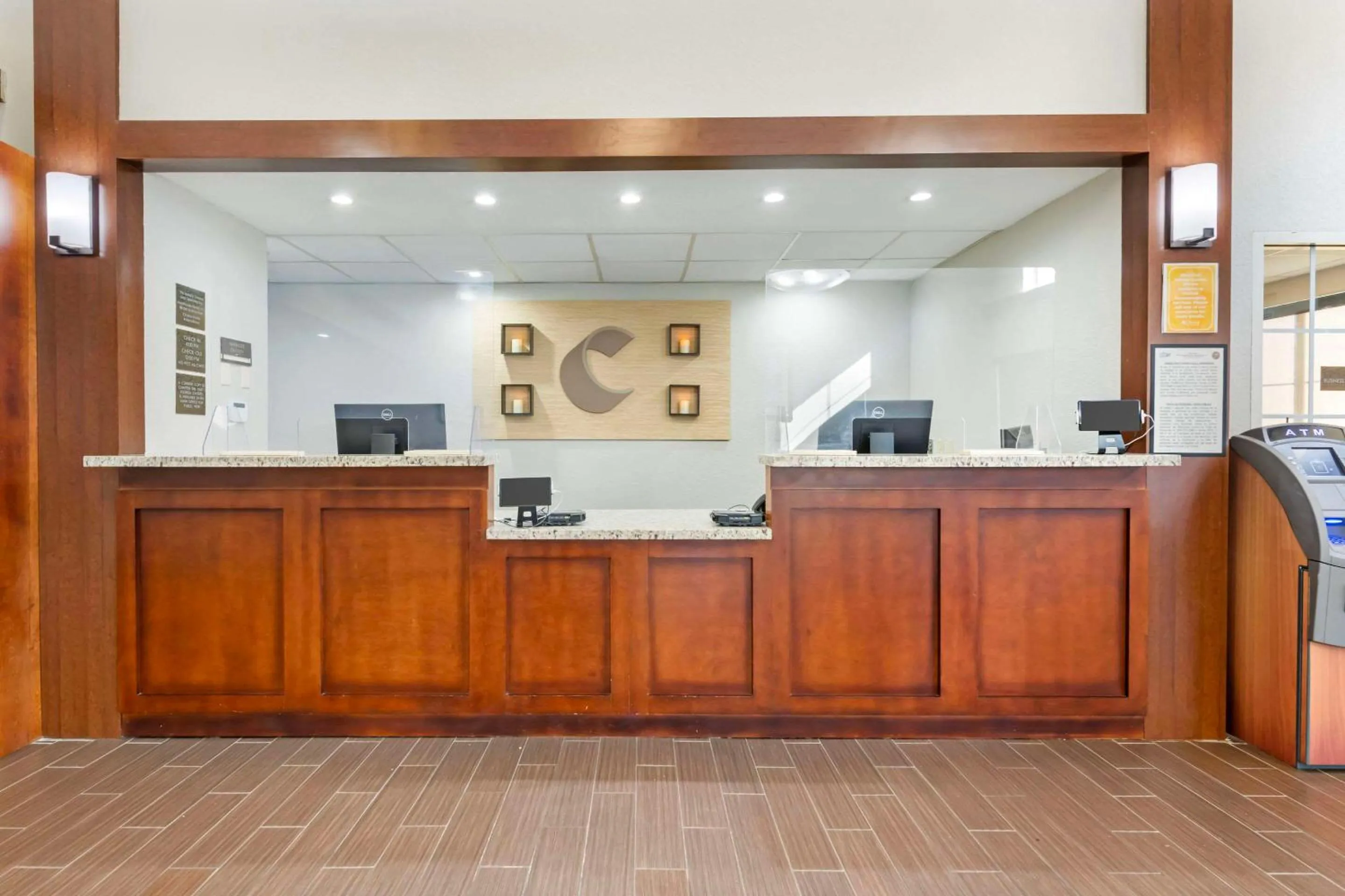 Lobby or reception in Comfort Suites Downtown