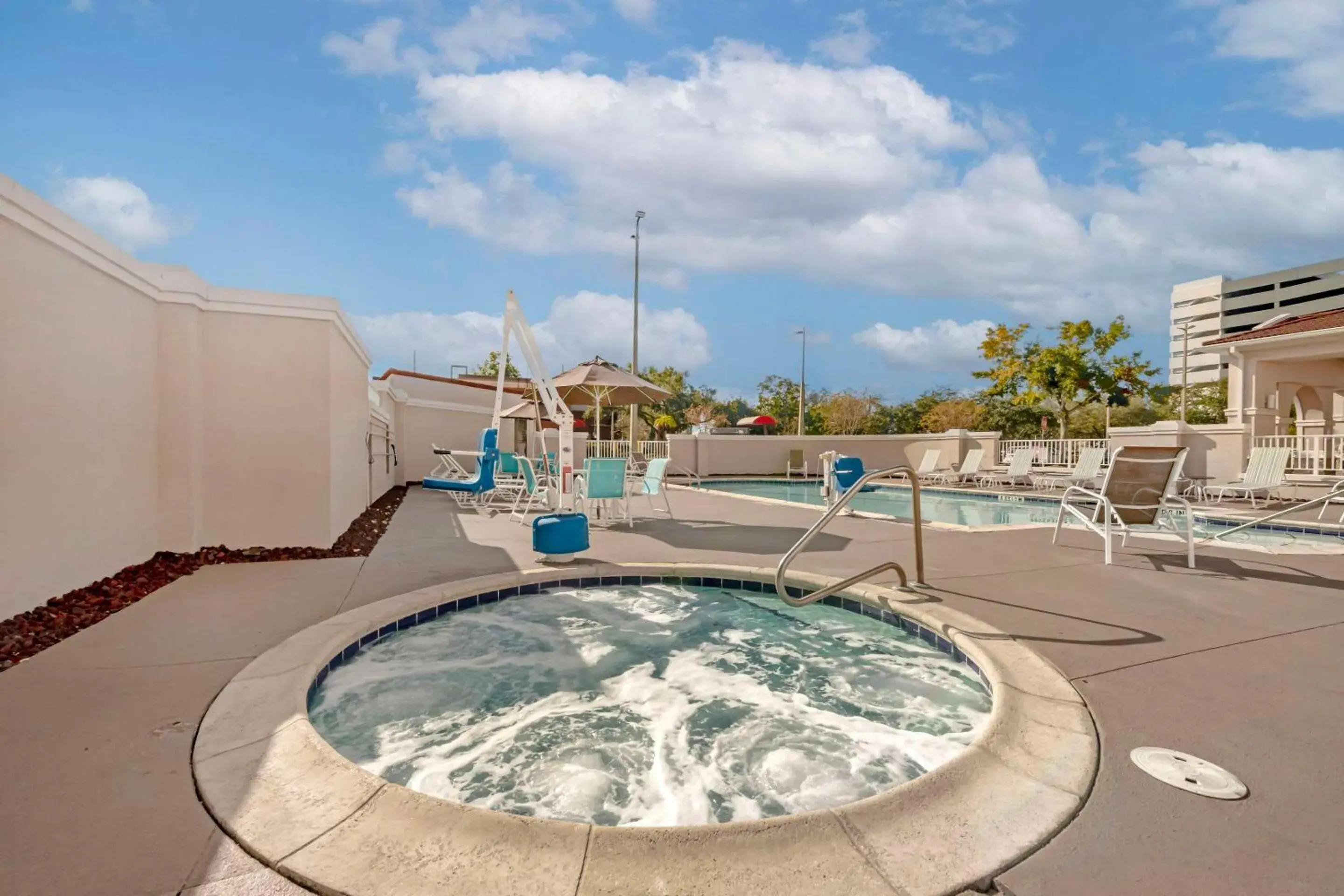 Swimming pool in Comfort Suites Downtown Swimming pool in Comfort Suites Downtown