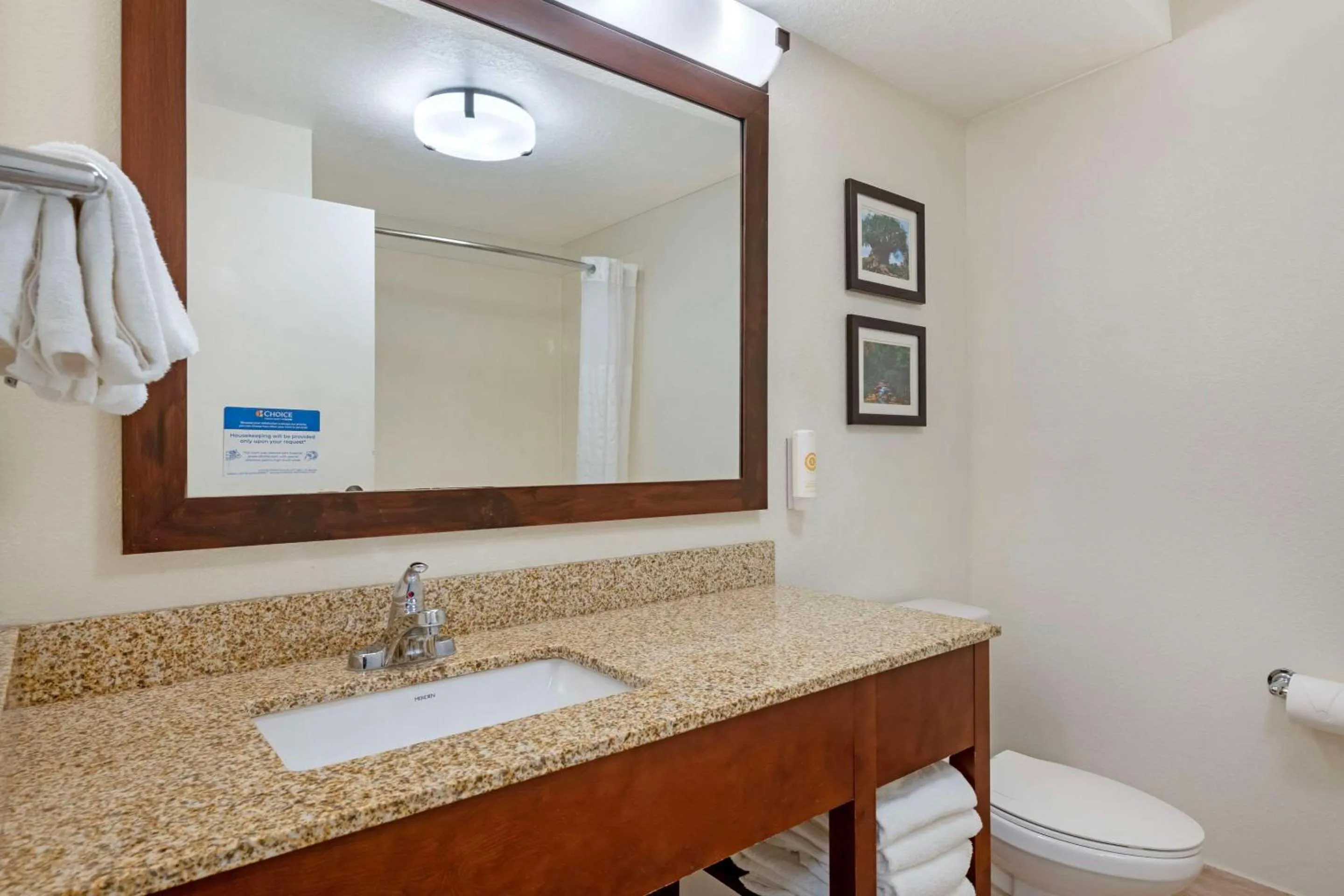 Bedroom in Comfort Suites Downtown