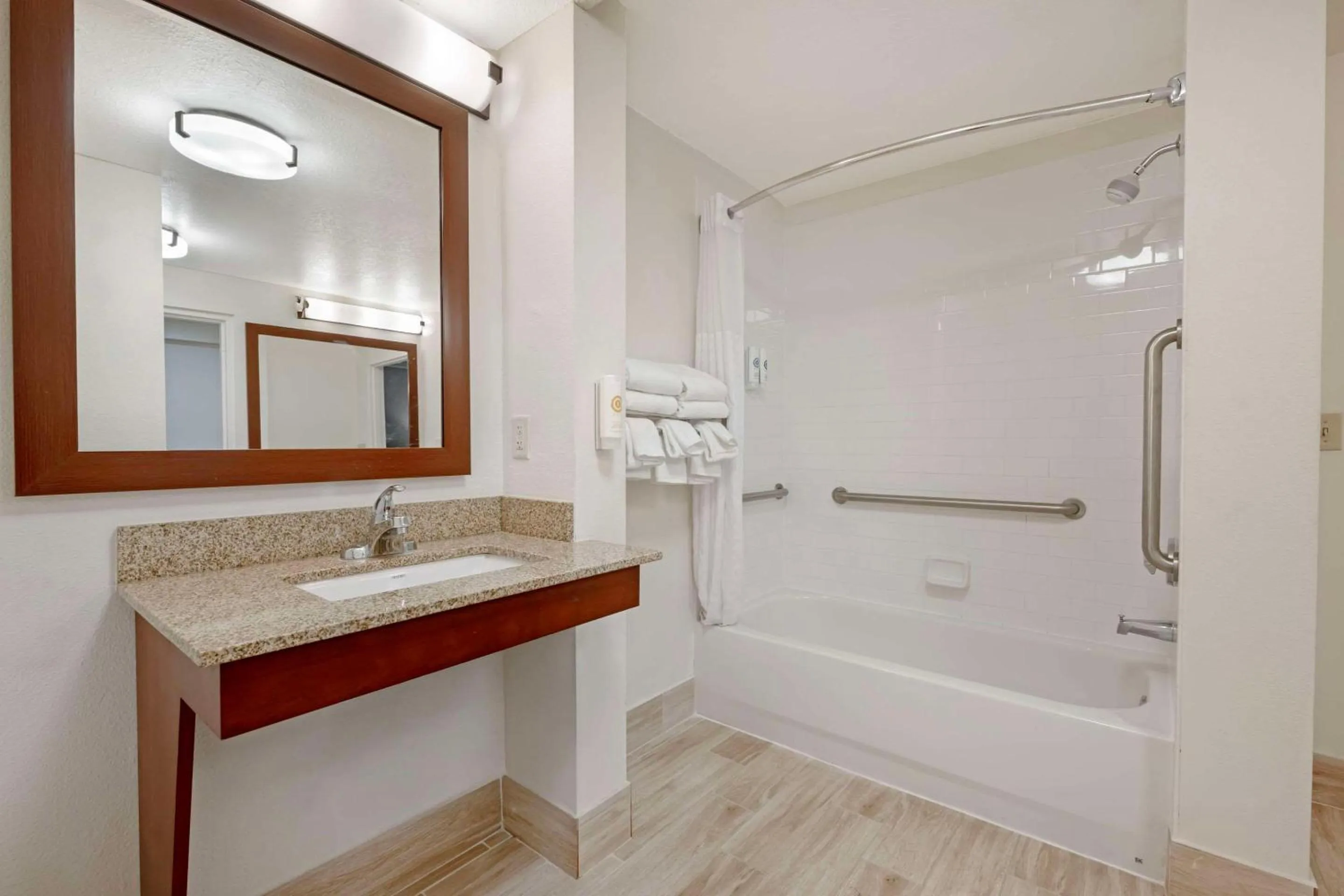 Bedroom in Comfort Suites Downtown