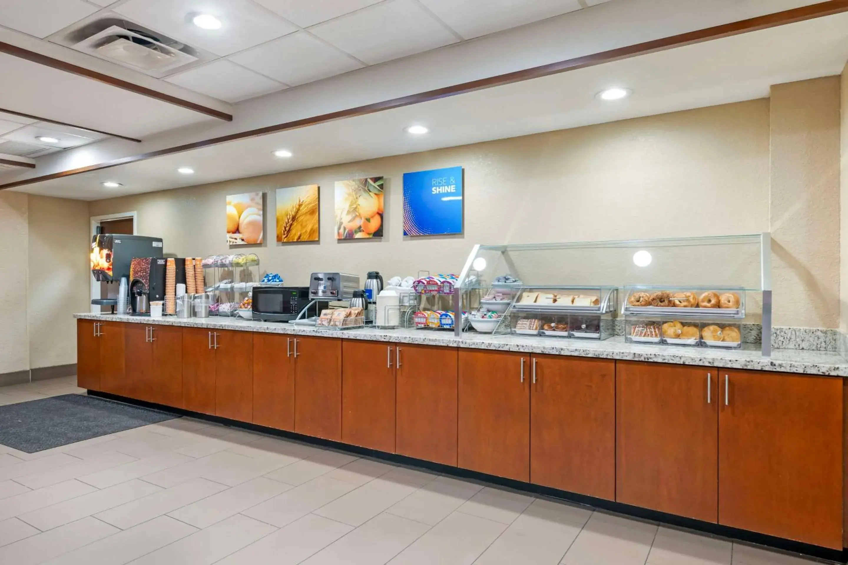 Breakfast in Comfort Suites Downtown Breakfast in Comfort Suites Downtown