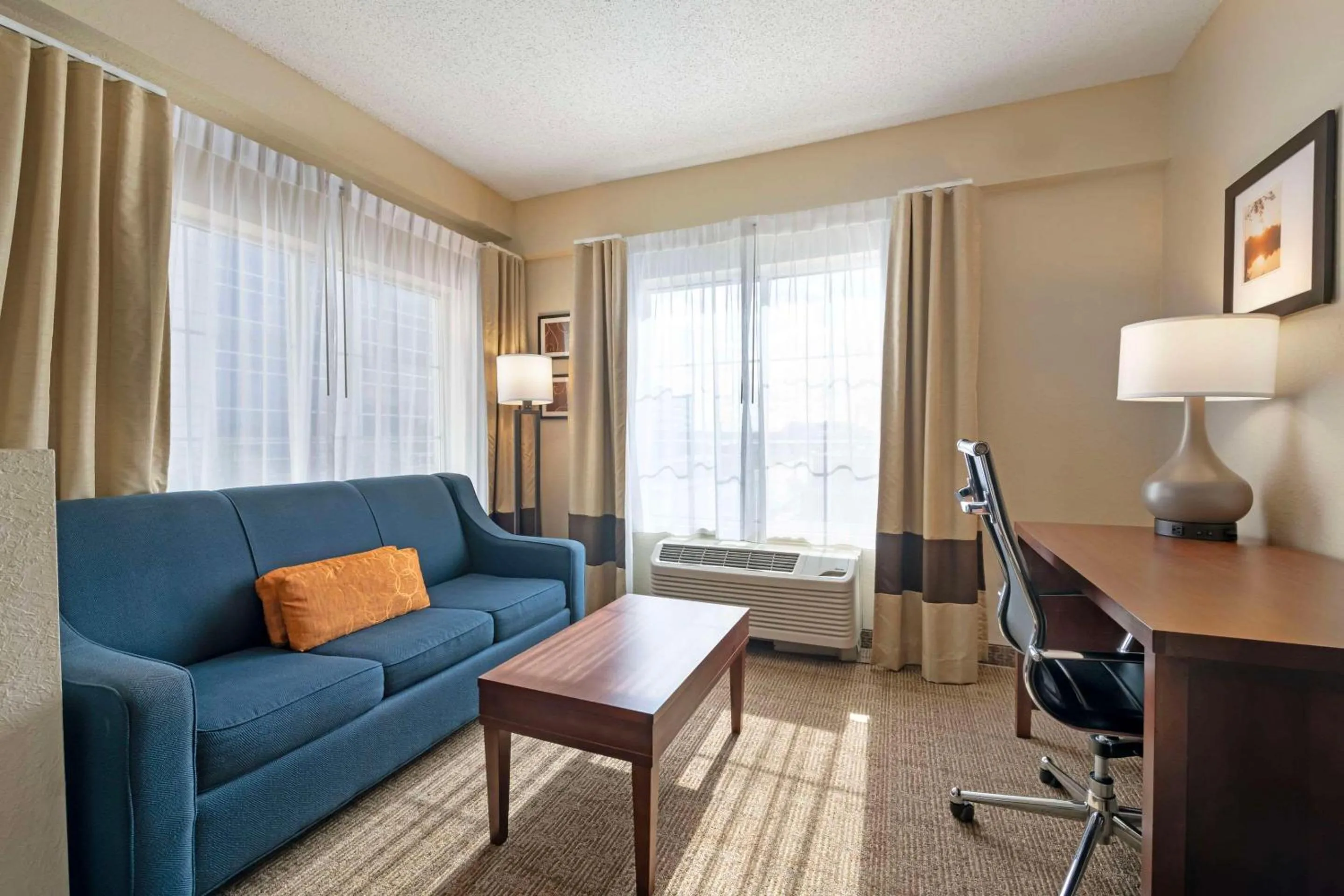 Bedroom in Comfort Suites Downtown