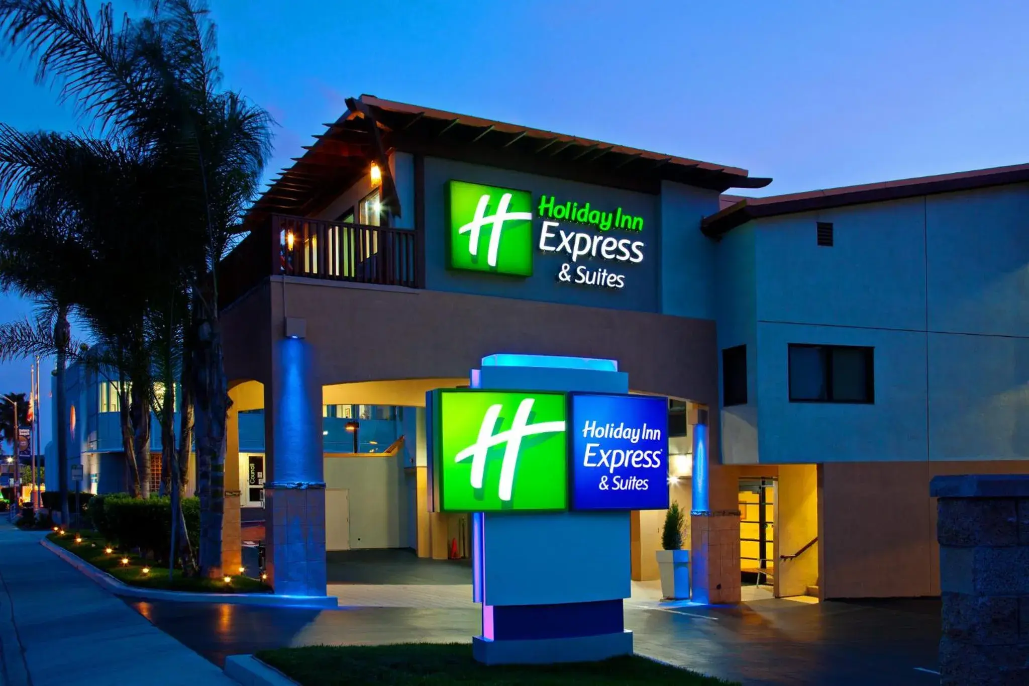 Property building in Holiday Inn Express Hotel & Suites Solana Beach-Del Mar by IHG Property building in Holiday Inn Express Hotel & Suites Solana Beach-Del Mar by IHG