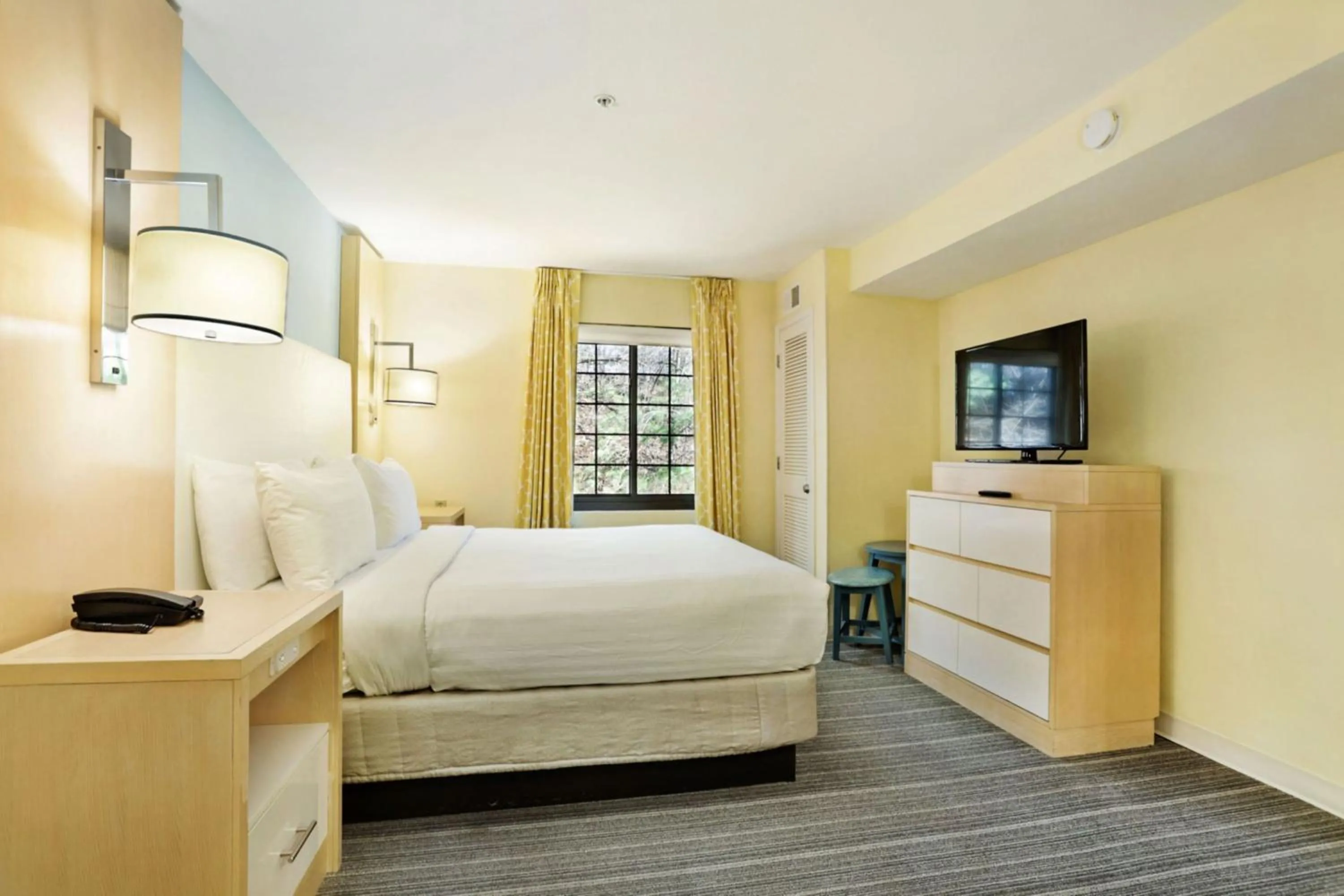Photo of the whole room, Bed in Staybridge Suites Columbia - Baltimore by IHG