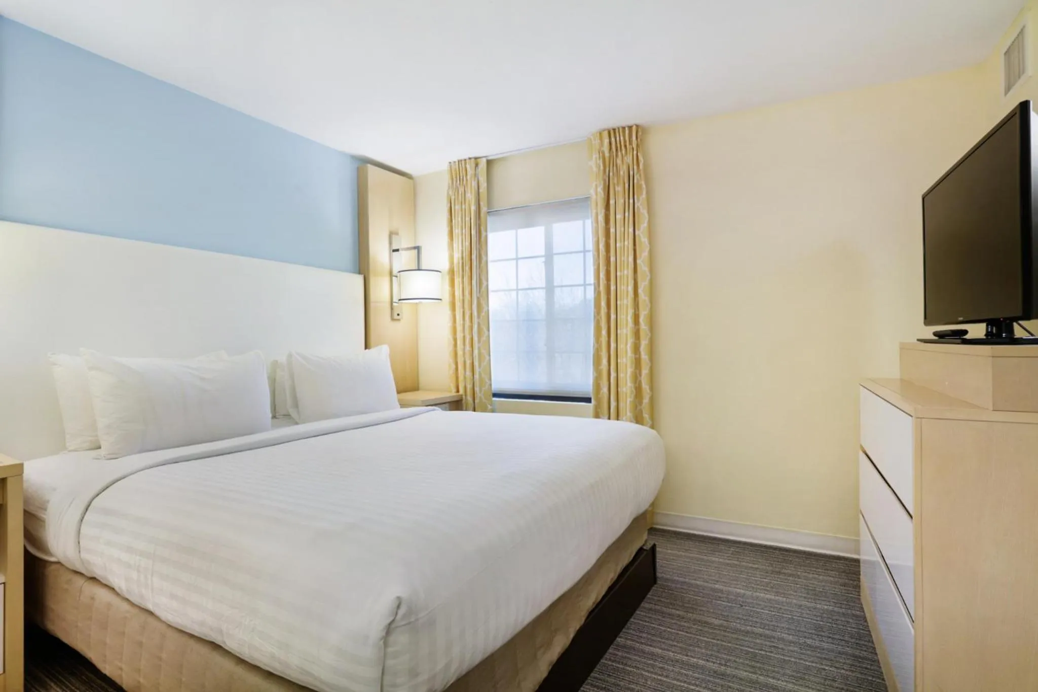 Bed in Staybridge Suites Columbia - Baltimore by IHG