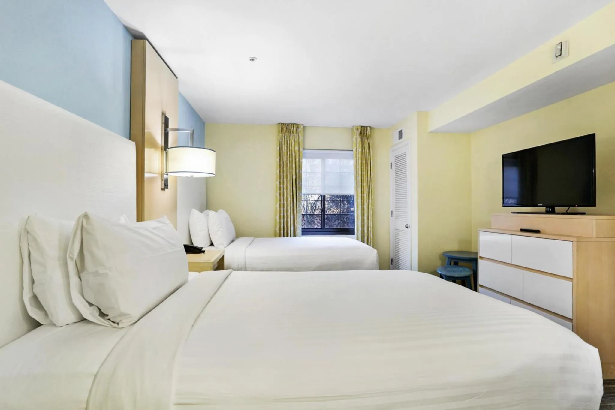 Bed in Staybridge Suites Columbia - Baltimore by IHG