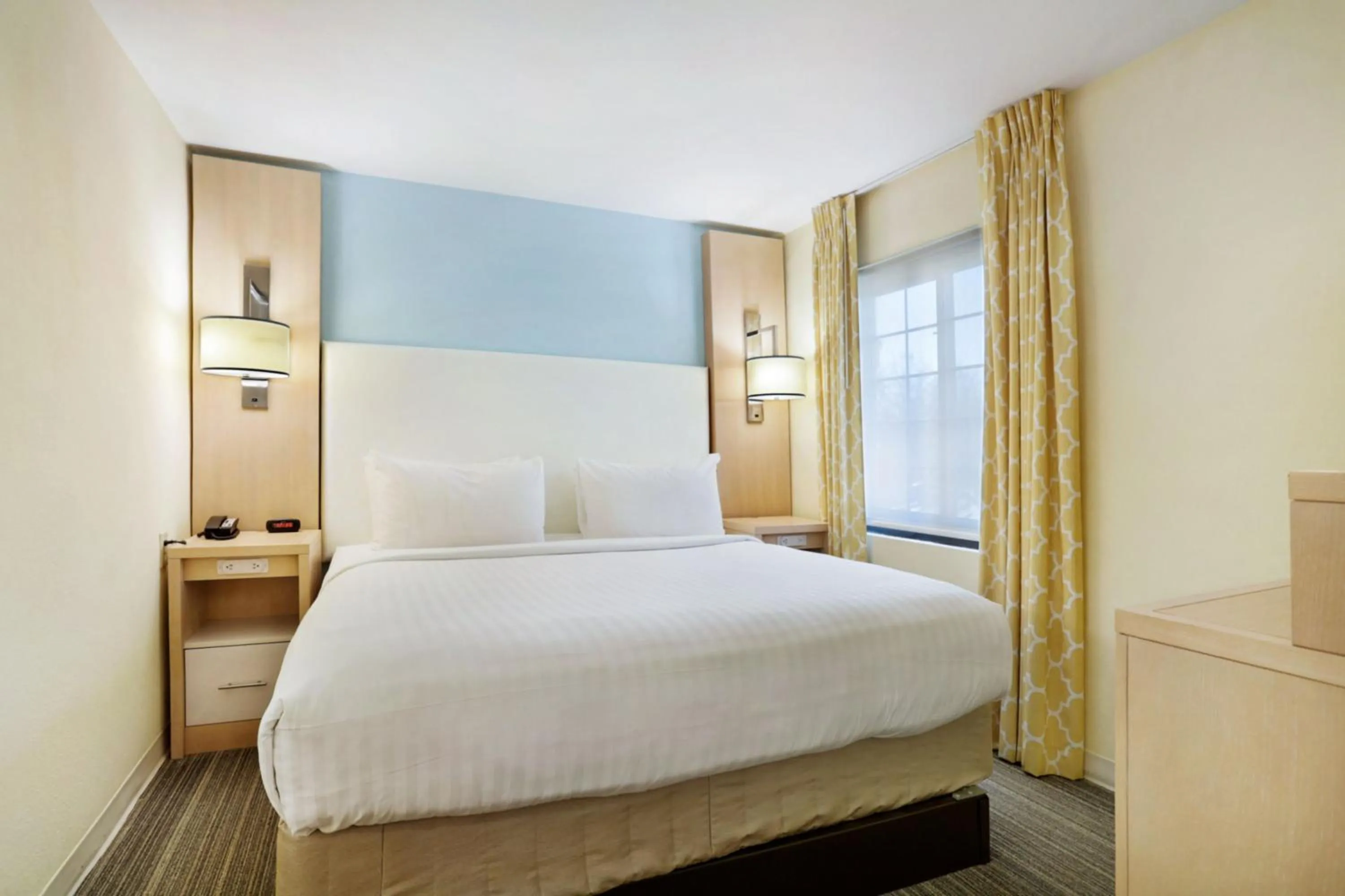 Photo of the whole room, Bed in Staybridge Suites Columbia - Baltimore by IHG