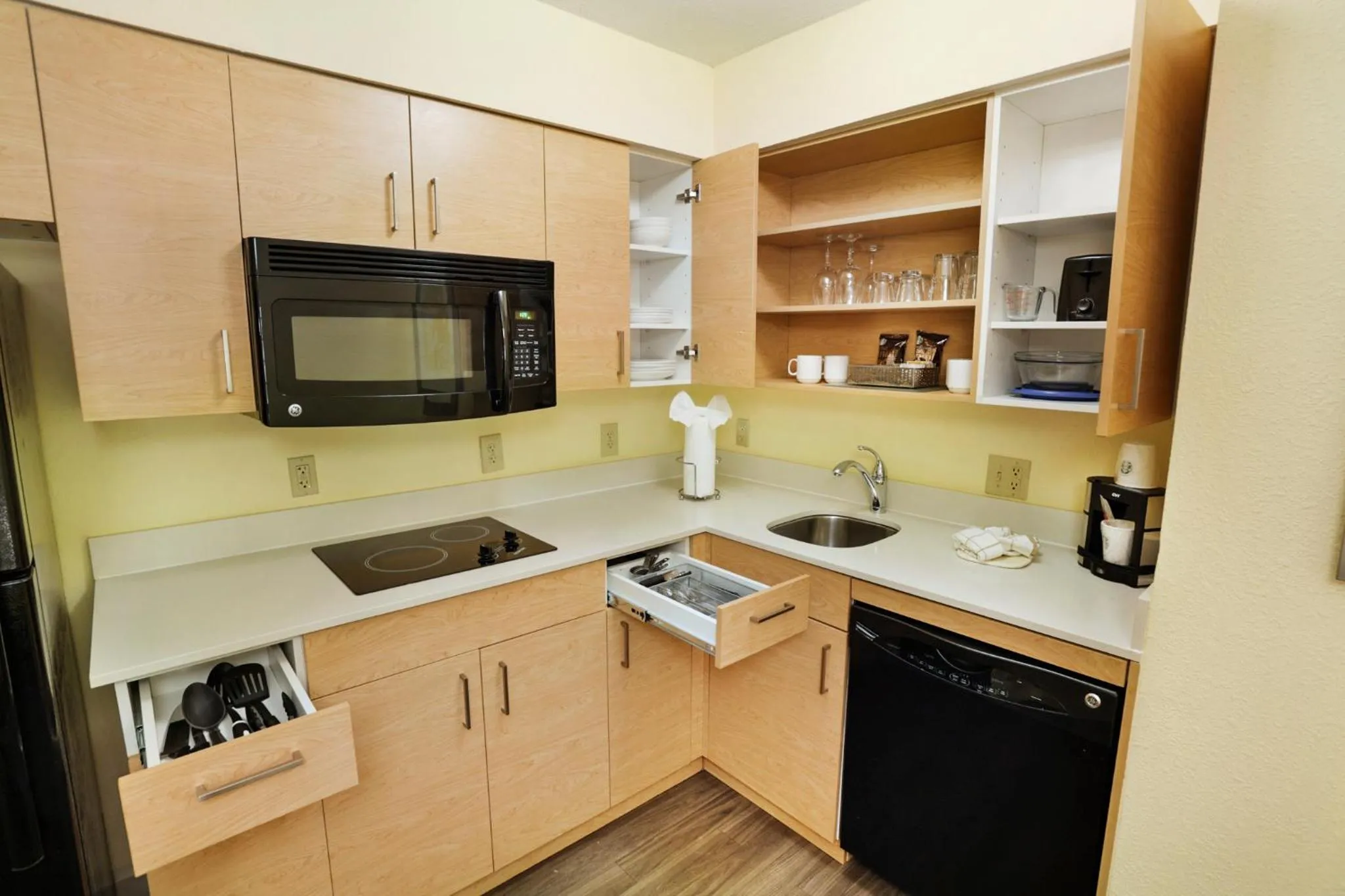 Kitchen or kitchenette in Staybridge Suites Columbia - Baltimore by IHG