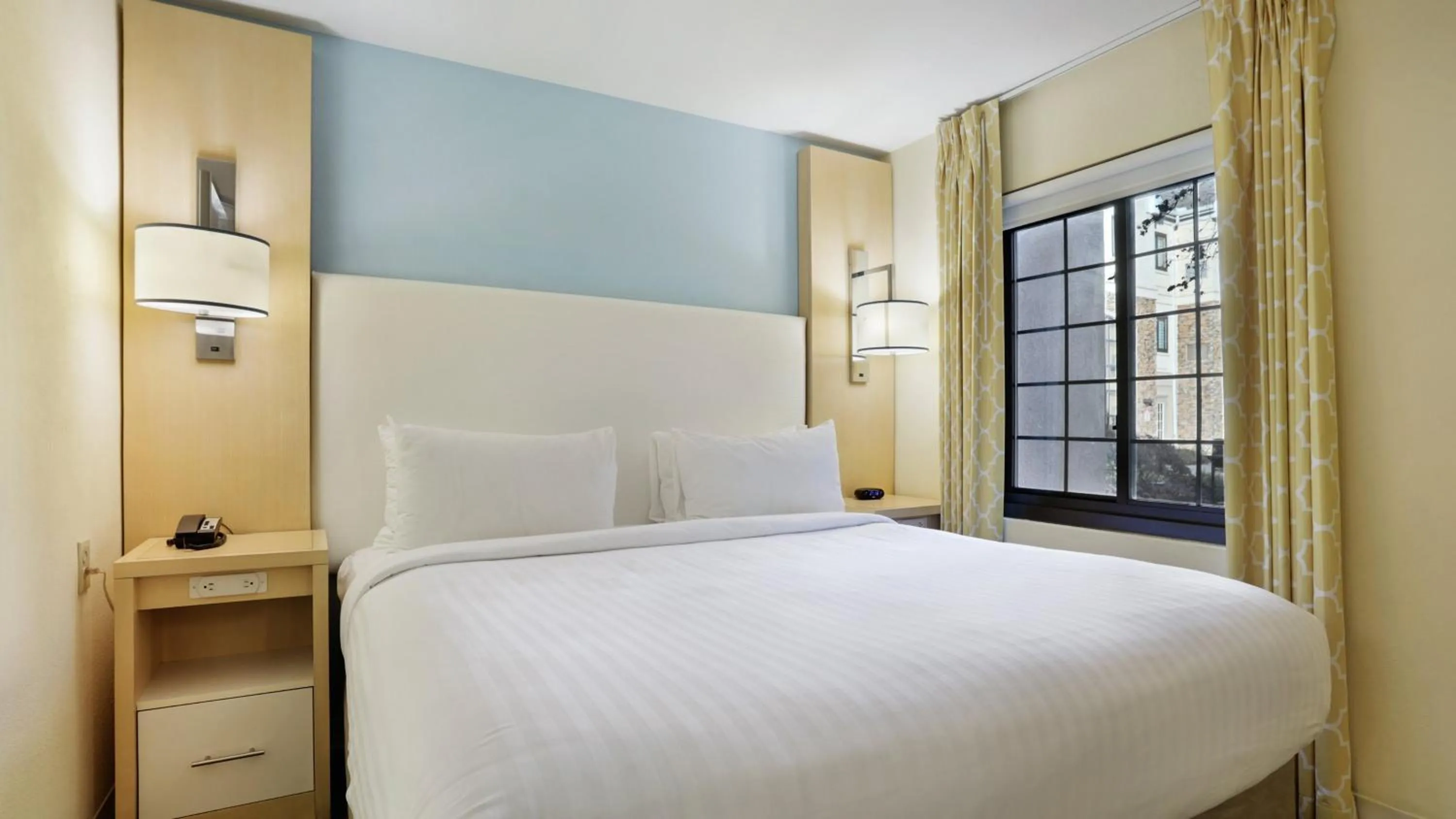 Photo of the whole room, Bed in Staybridge Suites Columbia - Baltimore by IHG