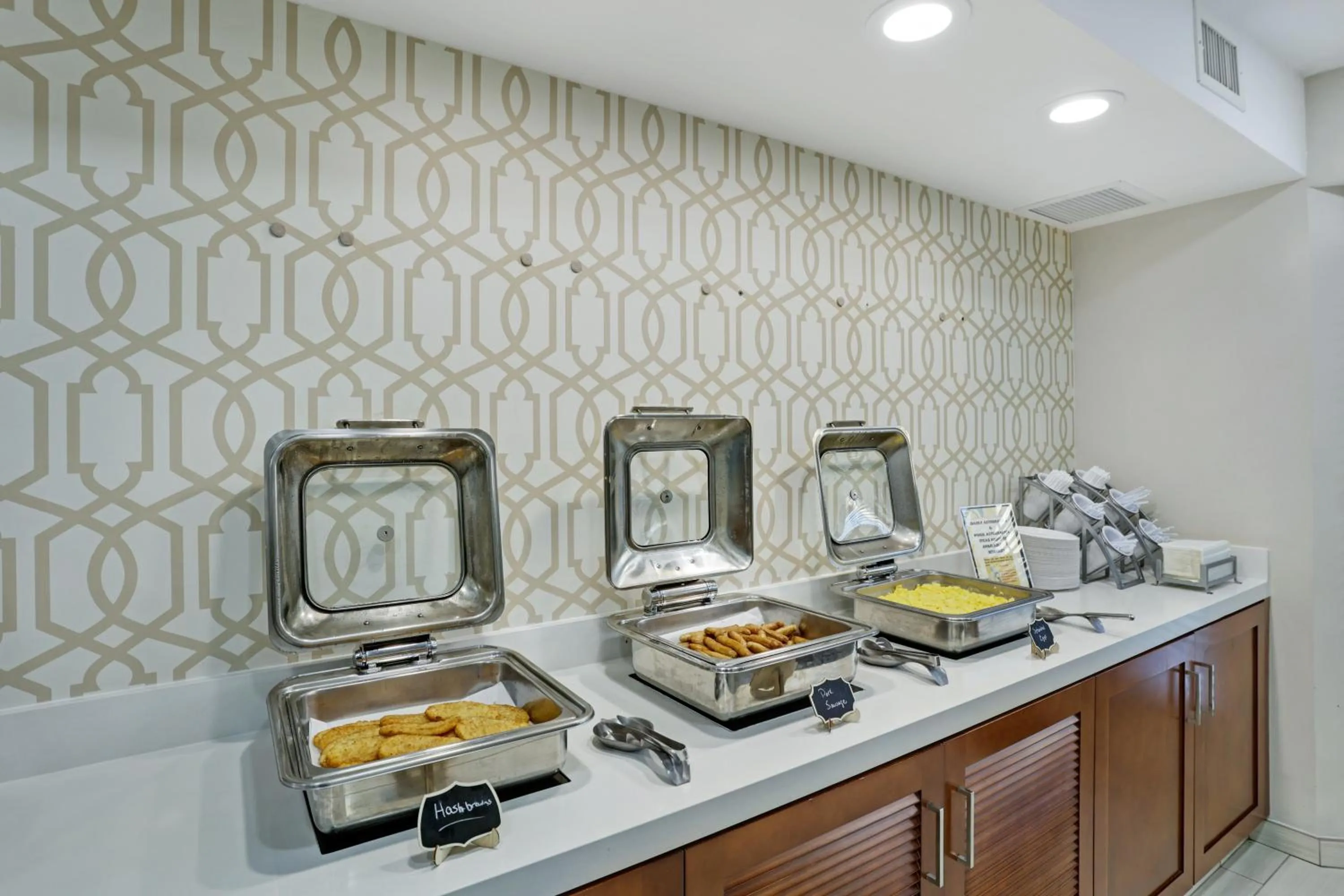 Breakfast in Staybridge Suites Columbia - Baltimore by IHG