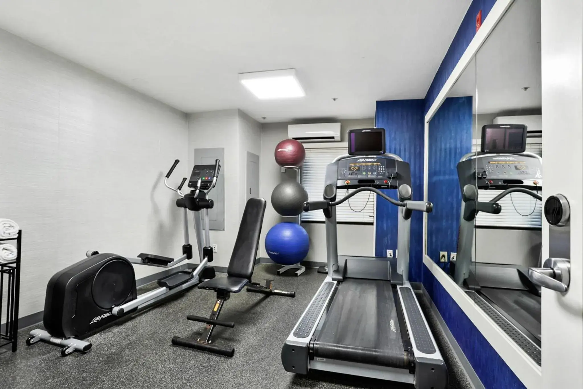 Fitness centre/facilities in Staybridge Suites Columbia - Baltimore by IHG Fitness centre/facilities in Staybridge Suites Columbia - Baltimore by IHG
