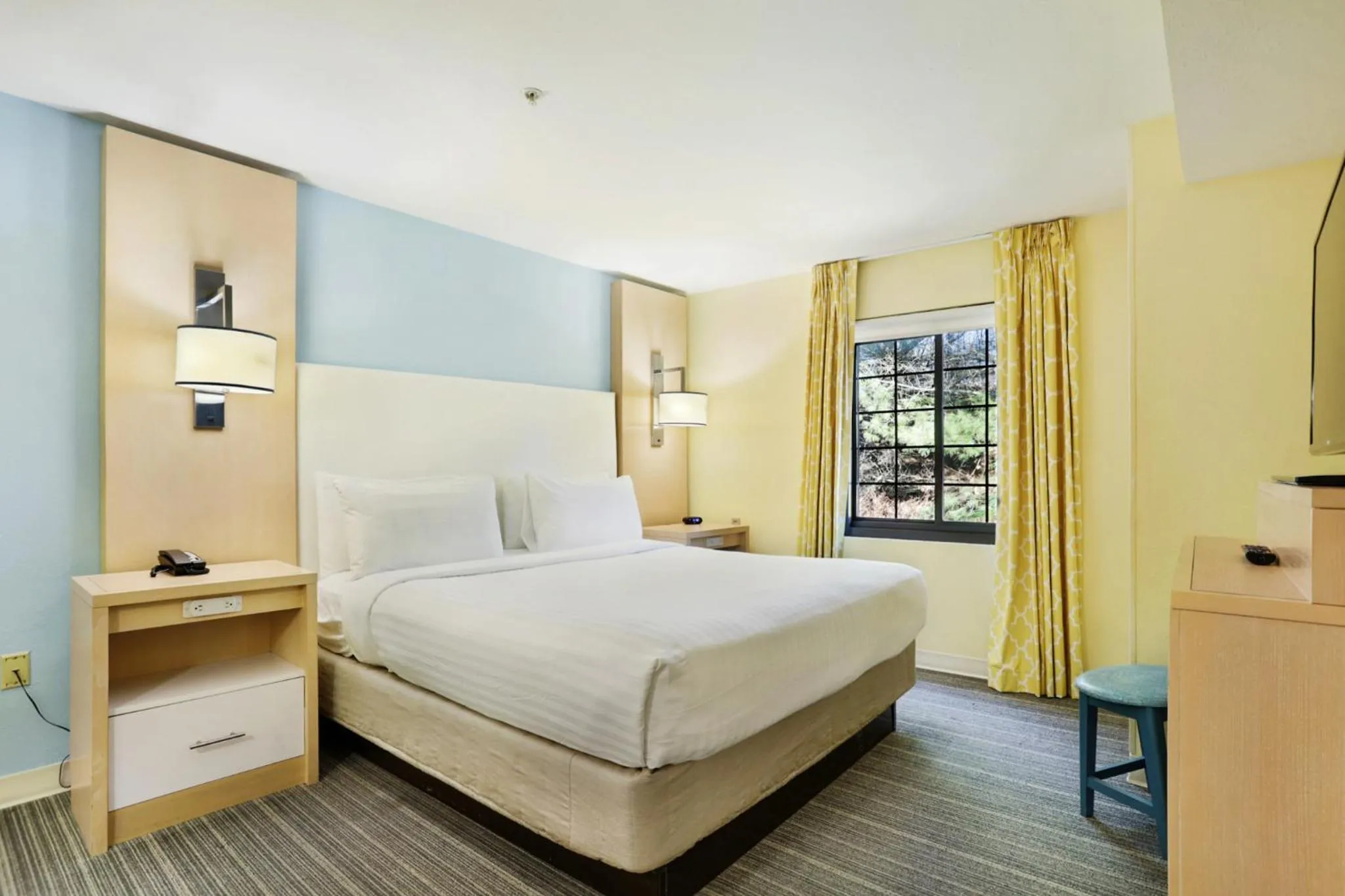 Bed in Staybridge Suites Columbia - Baltimore by IHG