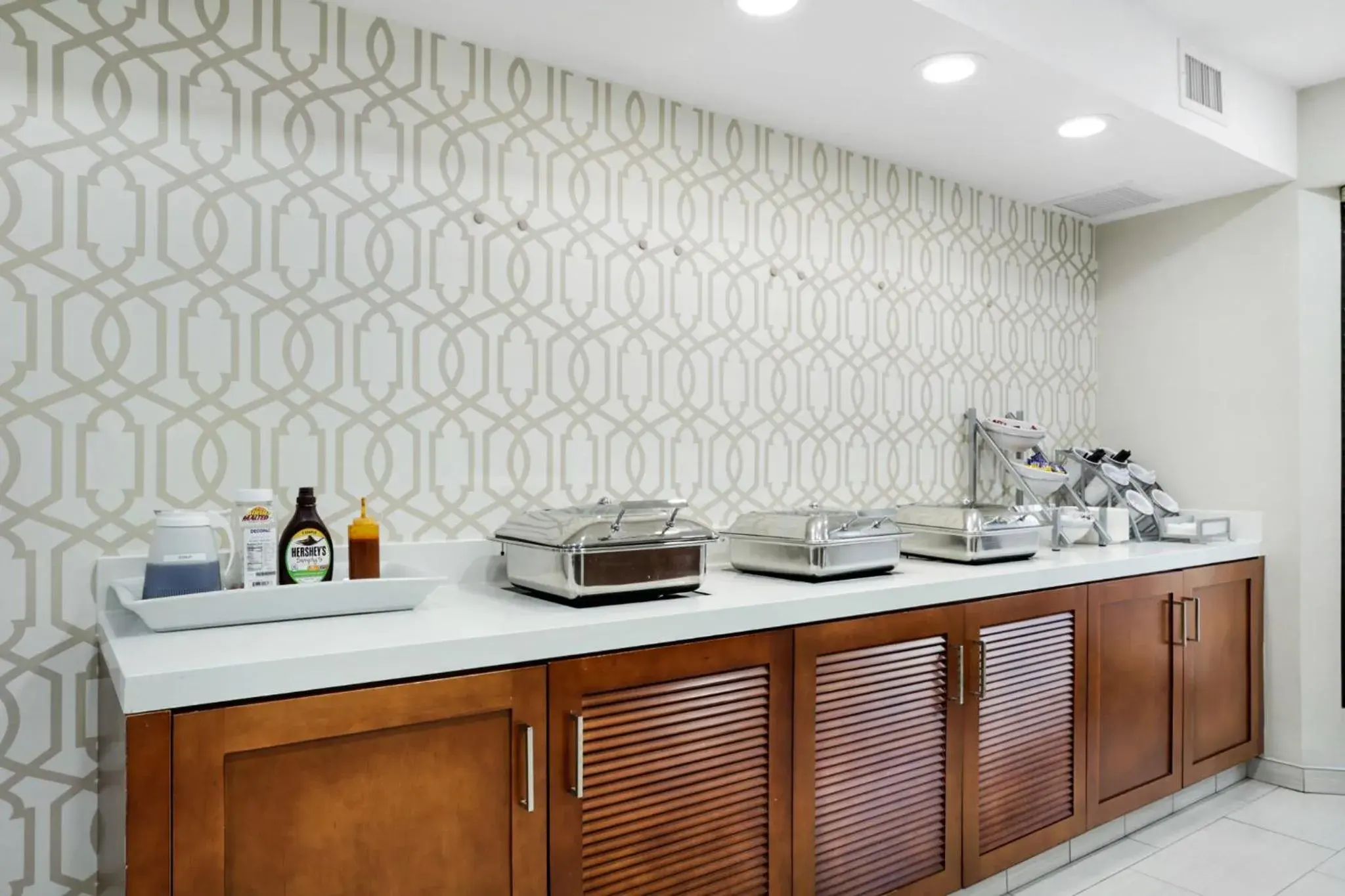 Breakfast in Staybridge Suites Columbia - Baltimore by IHG Breakfast in Staybridge Suites Columbia - Baltimore by IHG