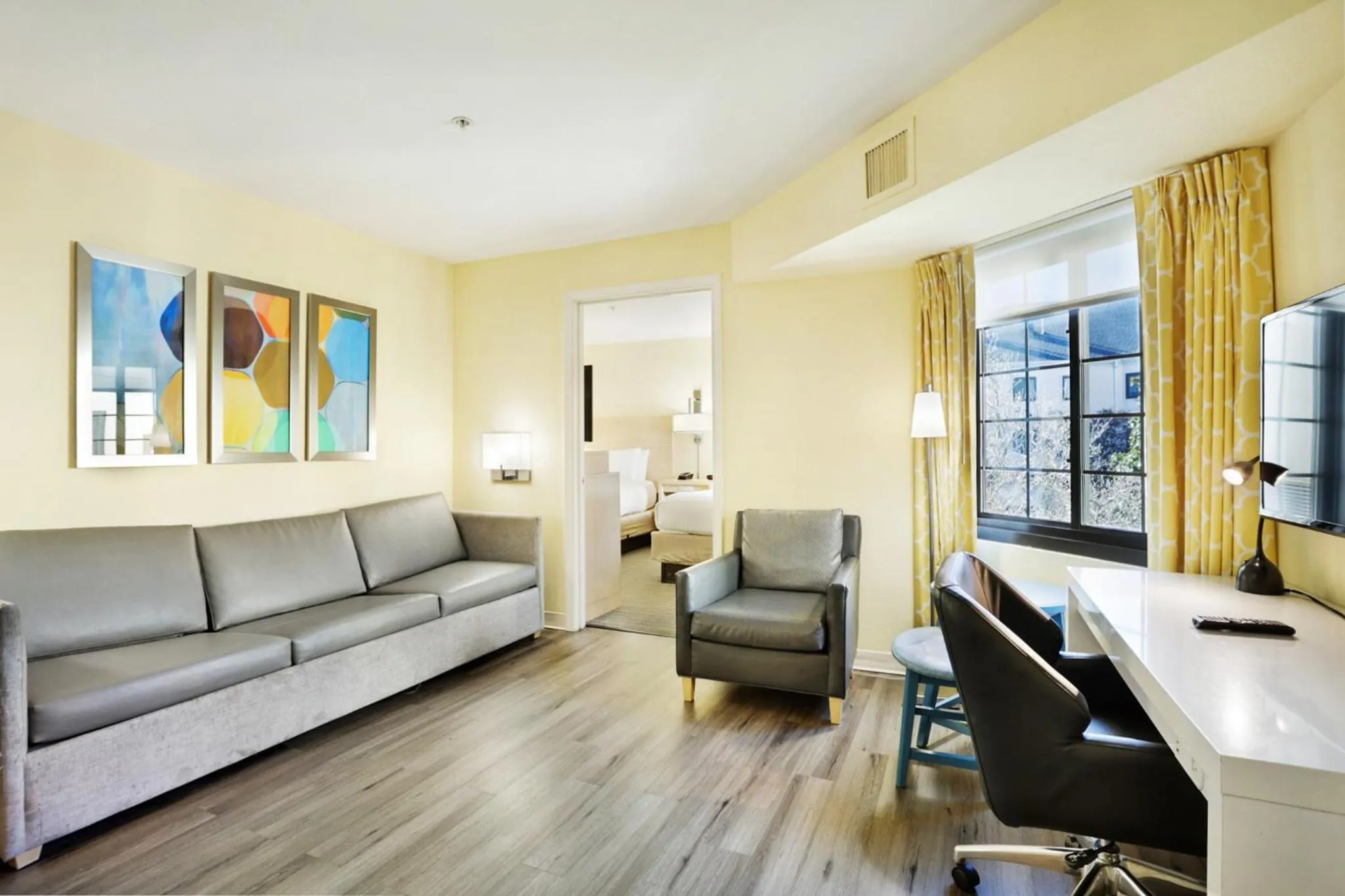 Living room in Staybridge Suites Columbia - Baltimore by IHG