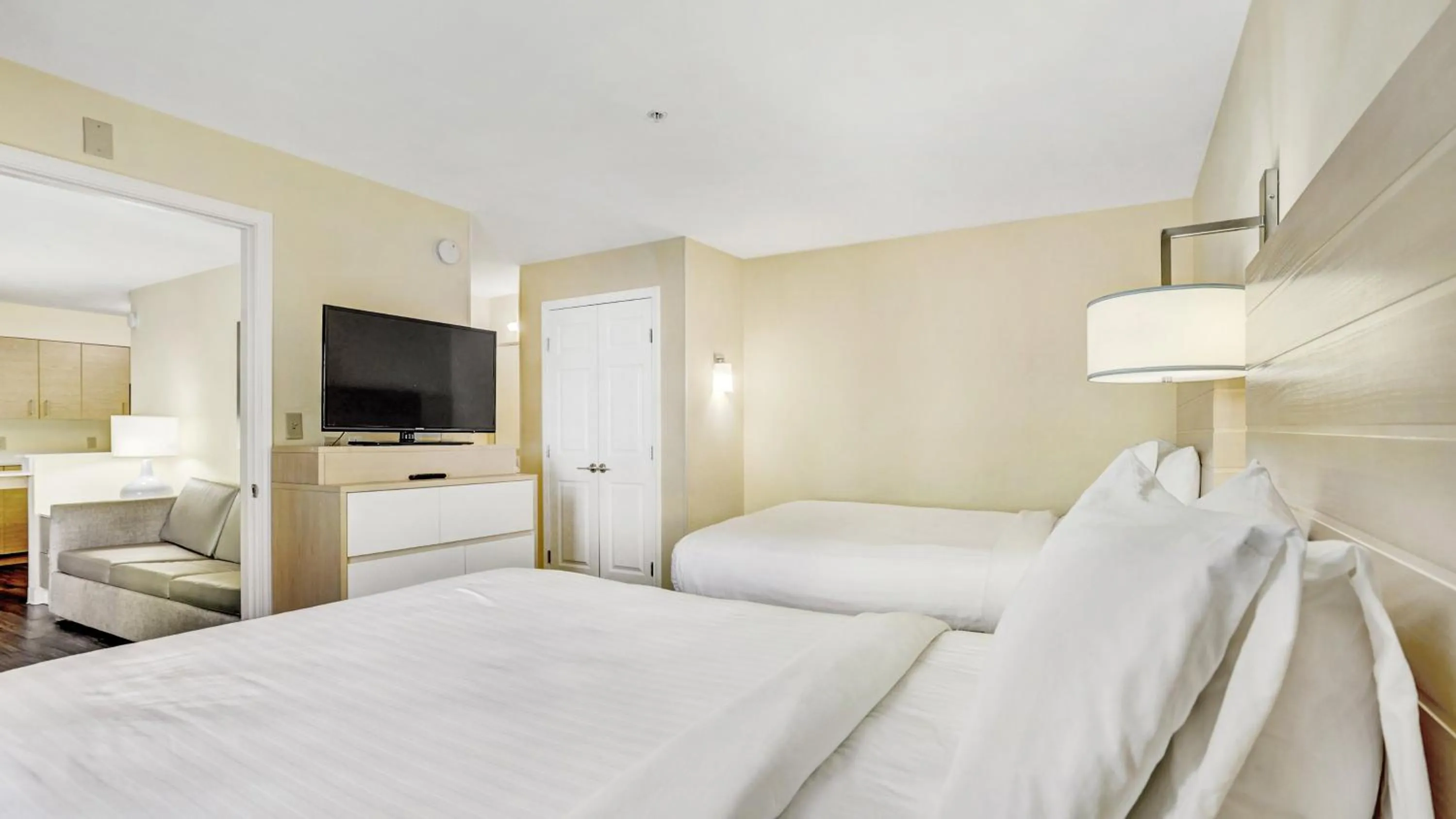 Photo of the whole room, Bed in Staybridge Suites Columbia - Baltimore by IHG