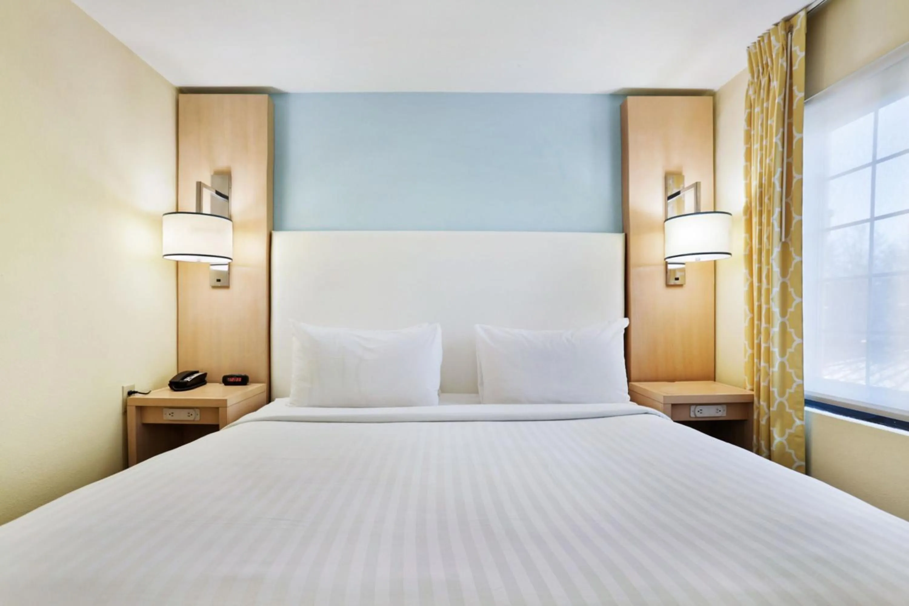 Photo of the whole room, Bed in Staybridge Suites Columbia - Baltimore by IHG