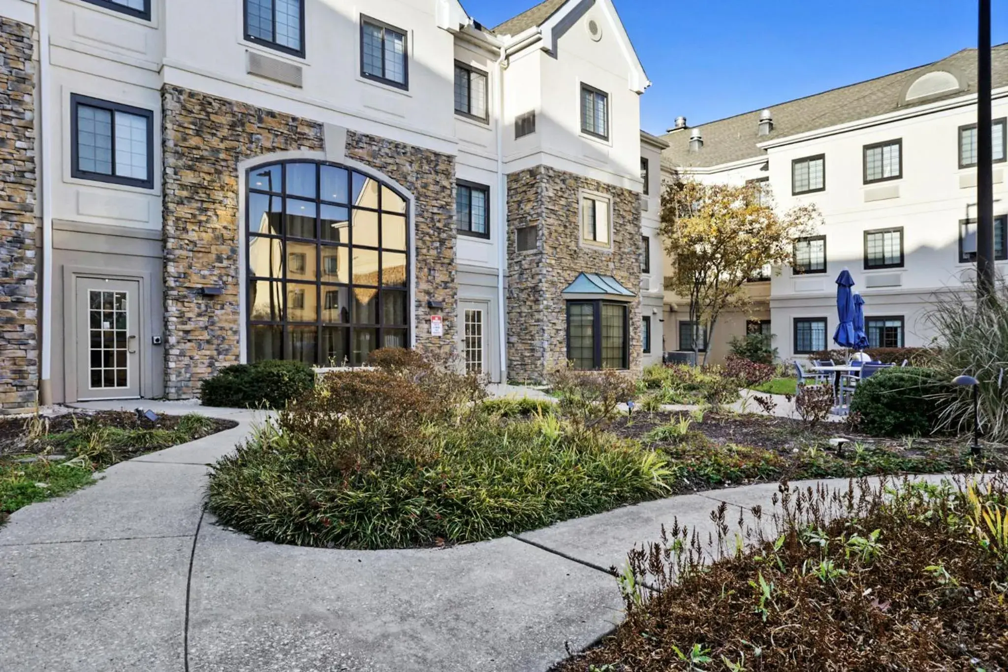 Inner courtyard view in Staybridge Suites Columbia - Baltimore by IHG Inner courtyard view in Staybridge Suites Columbia - Baltimore by IHG