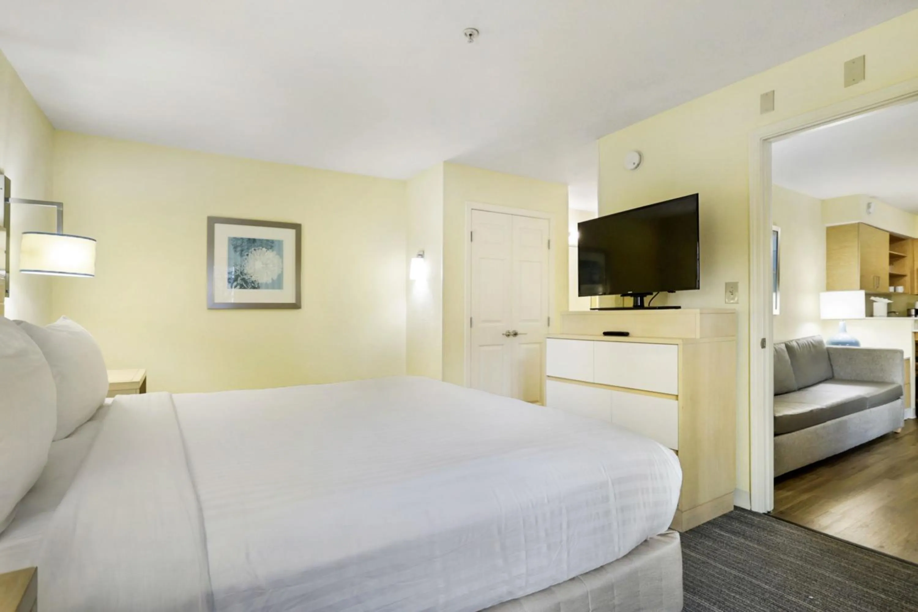 Photo of the whole room, Bed in Staybridge Suites Columbia - Baltimore by IHG
