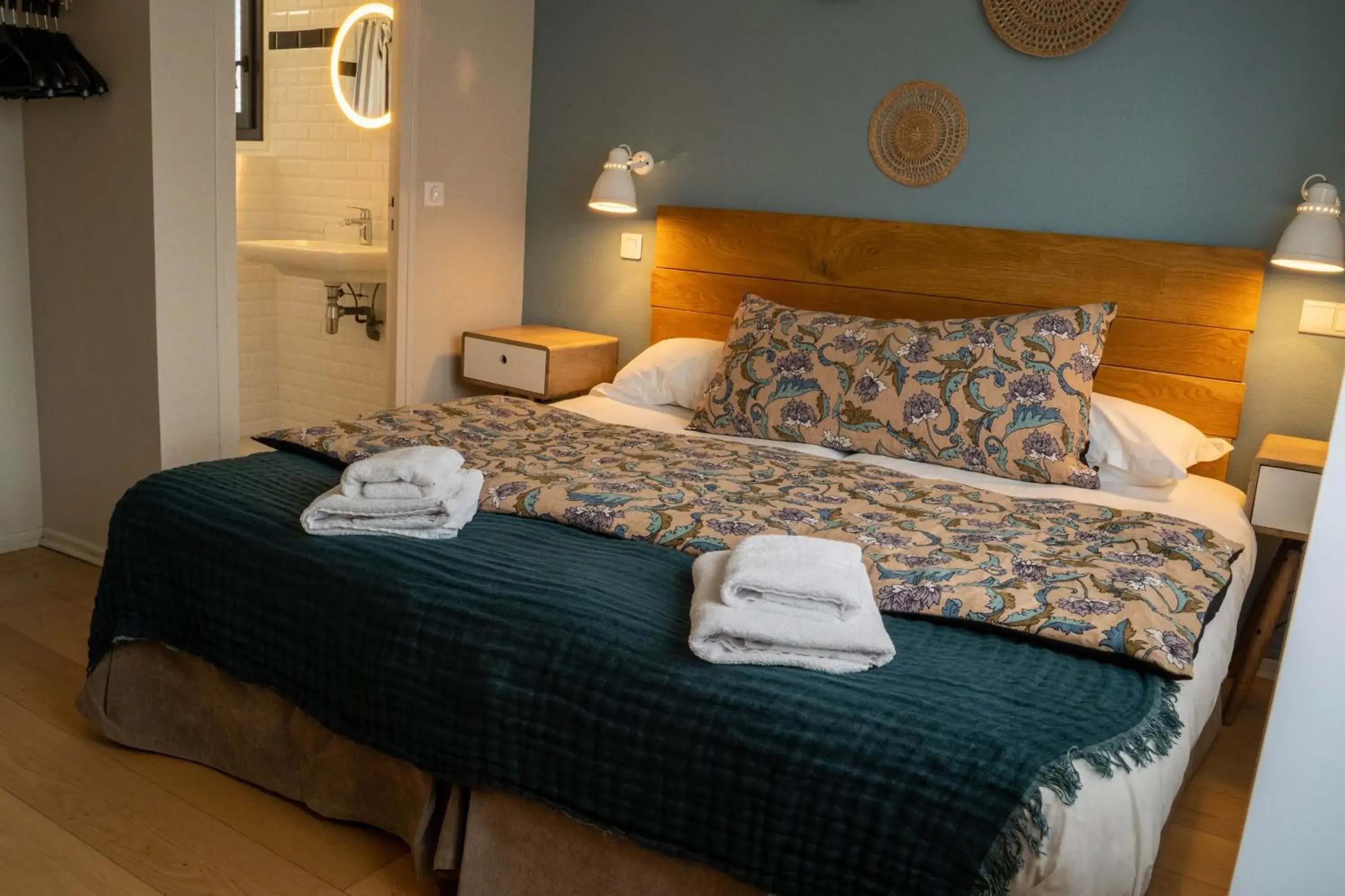 Bedroom, Bed in Logis Hôtels - Le Belvédère - Hôtel 2 étoiles et Restaurant Bedroom, Bed in Logis Hôtels - Le Belvédère - Hôtel 2 étoiles et Restaurant