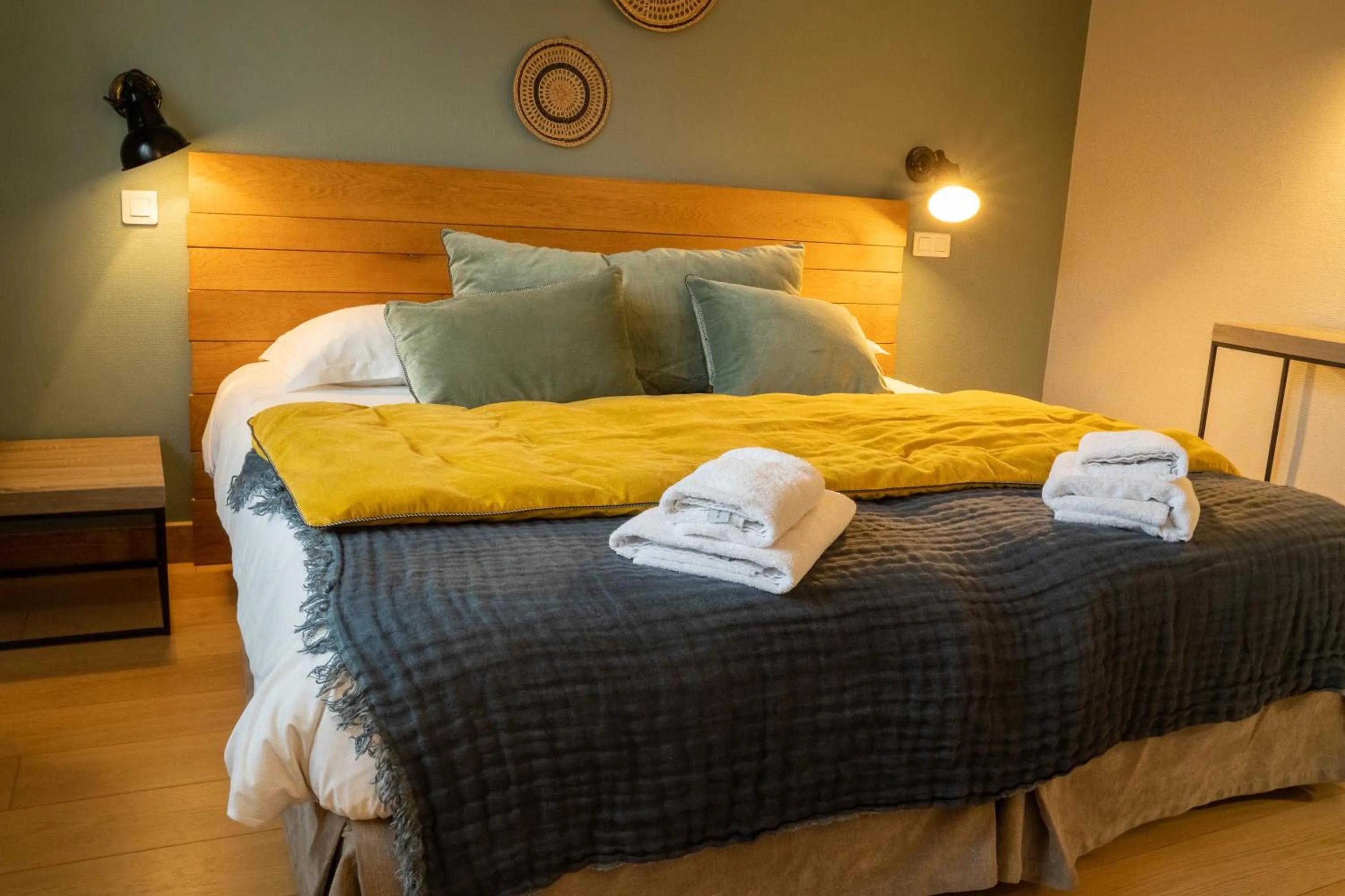 Bedroom, Bed in Logis Hôtels - Le Belvédère - Hôtel 2 étoiles et Restaurant