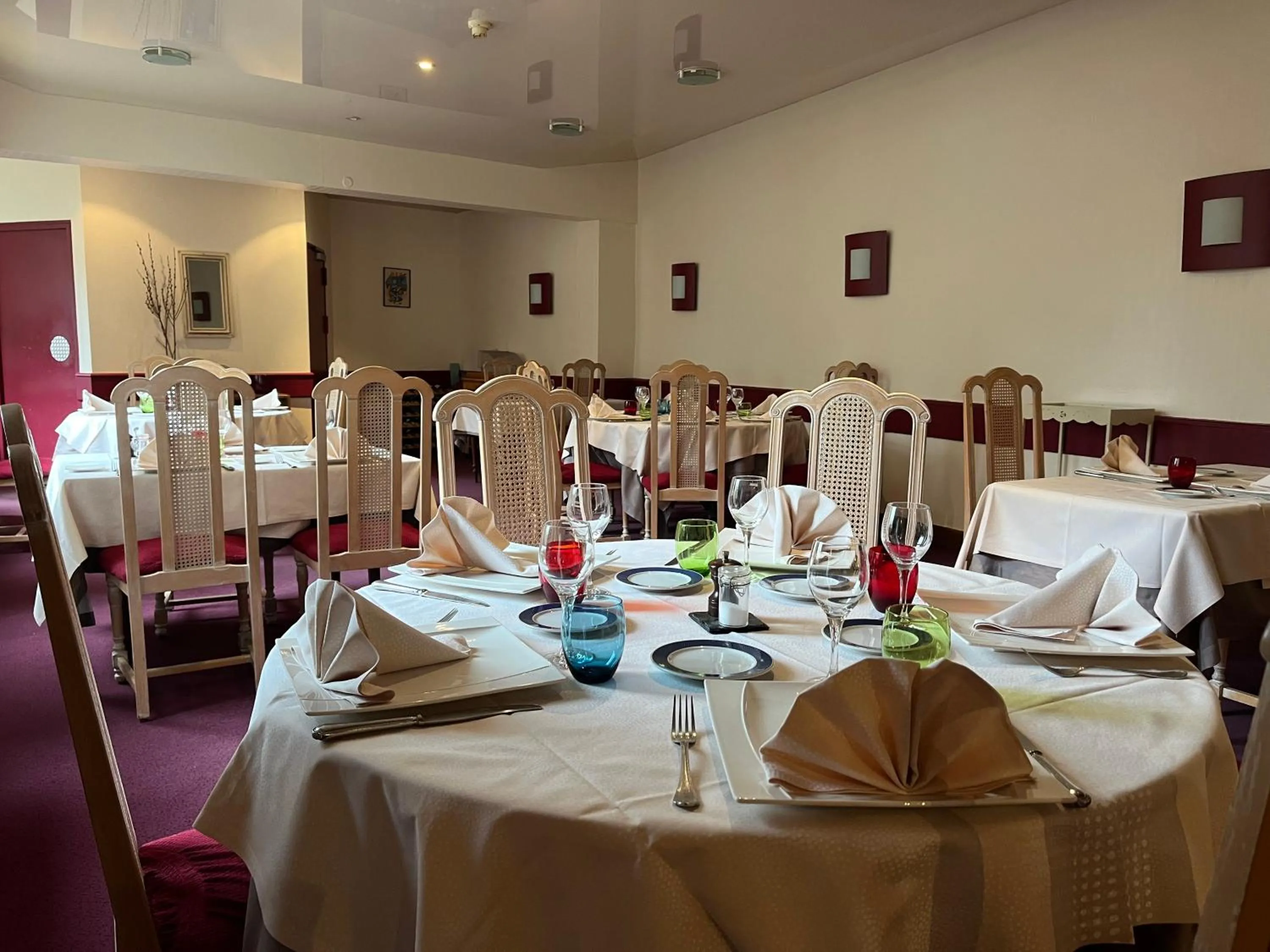 Restaurant/places to eat in Logis Hôtel & Restaurant - Le Bretagne