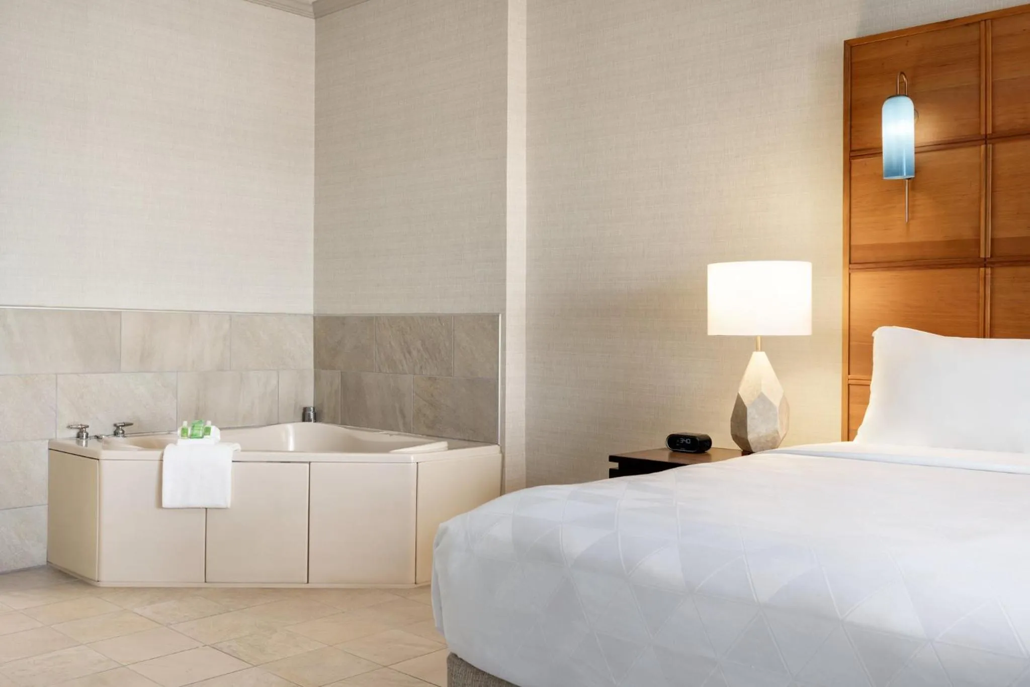 Photo of the whole room, Bed in Holiday Inn & Suites Ocean City by IHG