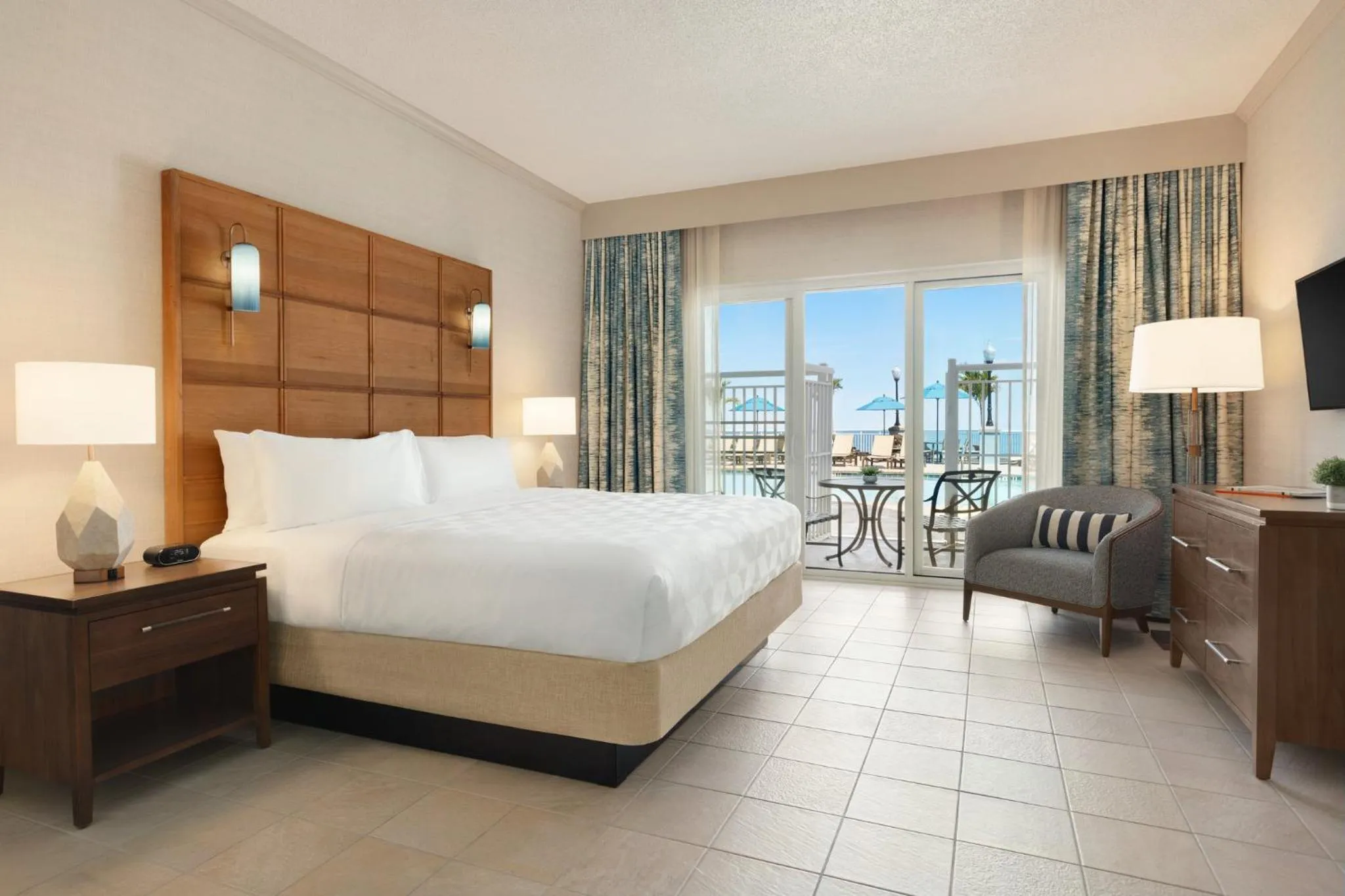 Photo of the whole room, Bed in Holiday Inn & Suites Ocean City by IHG