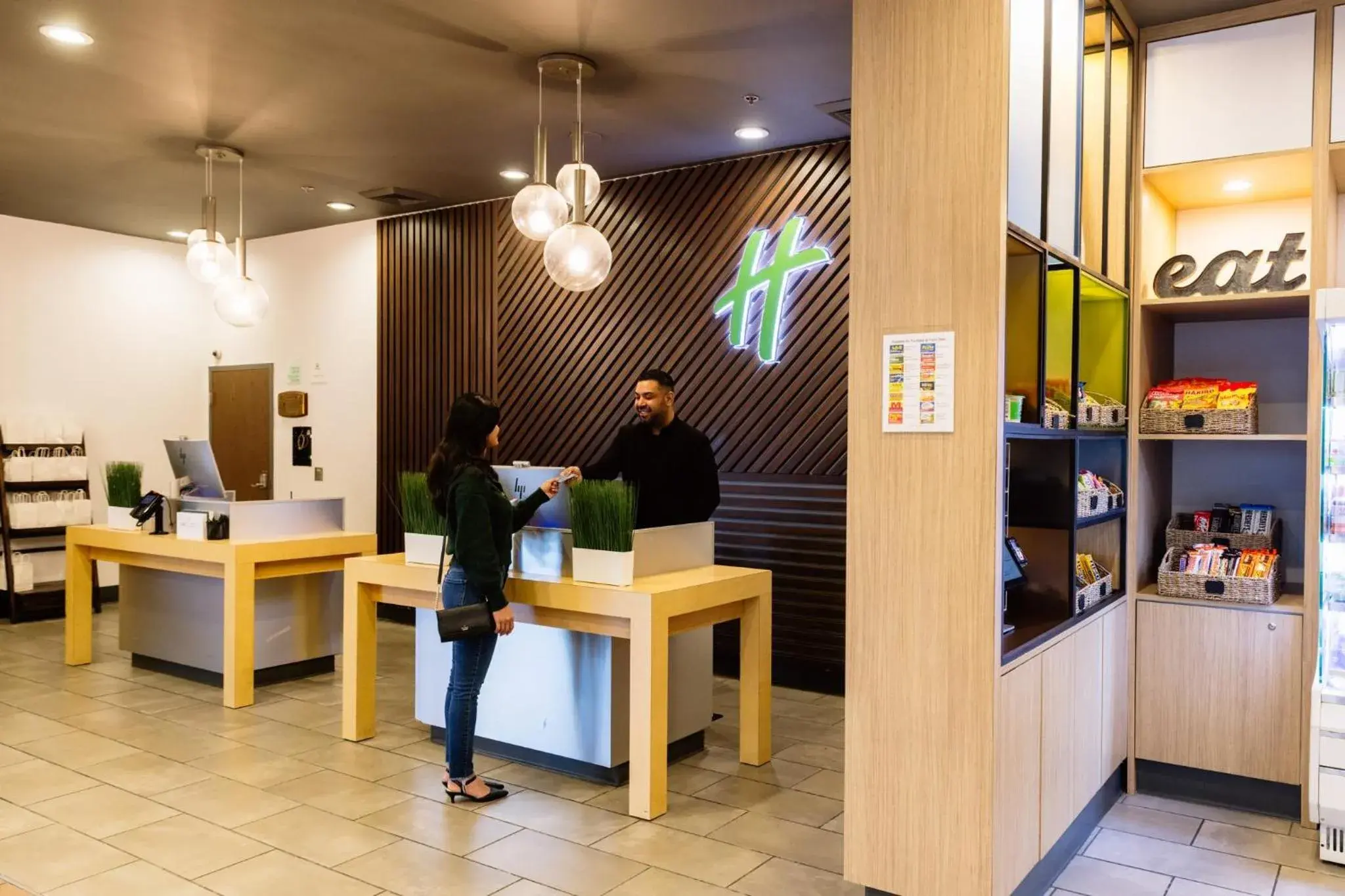 Property building in Holiday Inn Los Angeles Gateway-Torrance by IHG Property building in Holiday Inn Los Angeles Gateway-Torrance by IHG