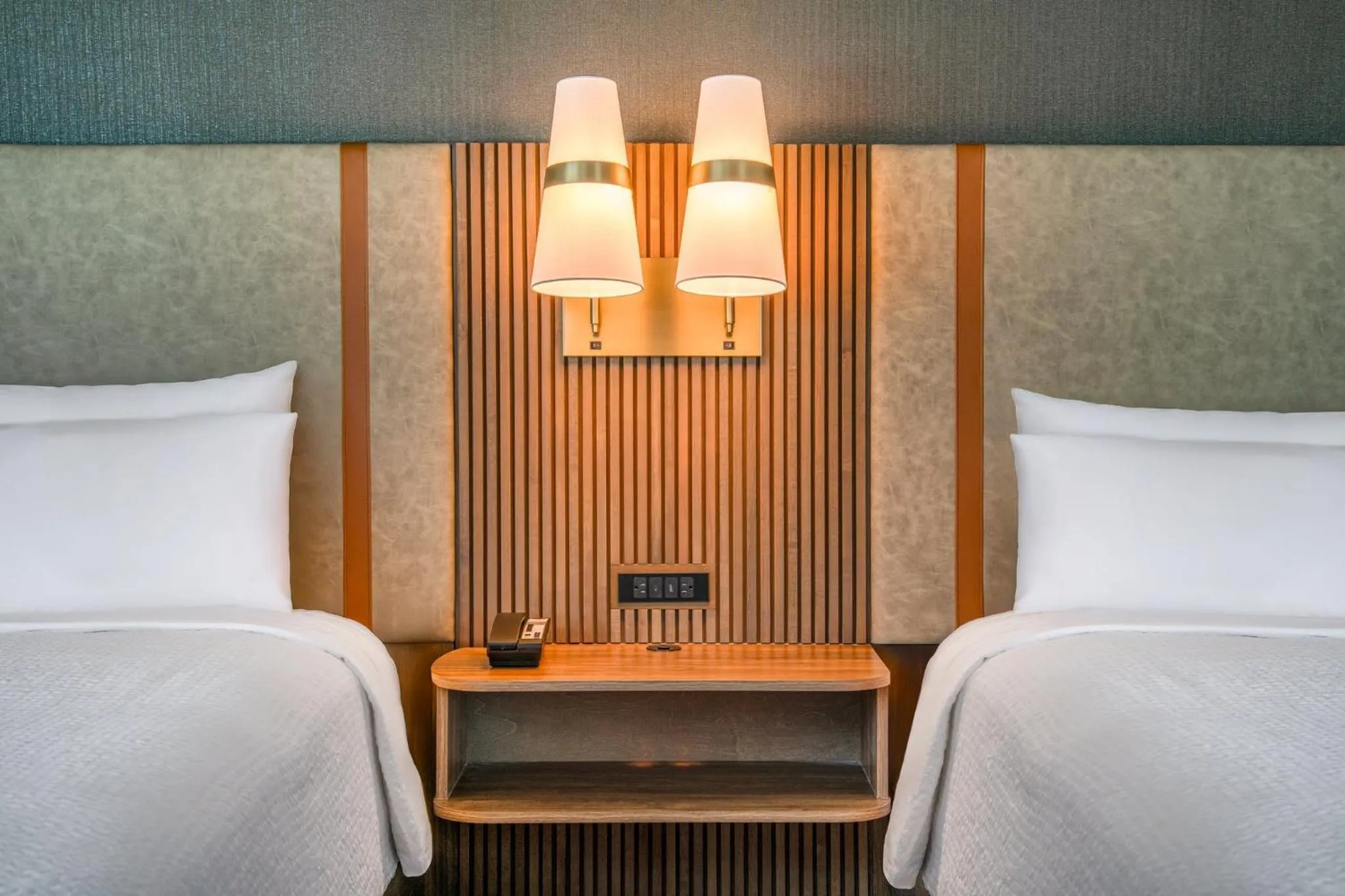 Photo of the whole room, Bed in Holiday Inn Los Angeles Gateway-Torrance by IHG