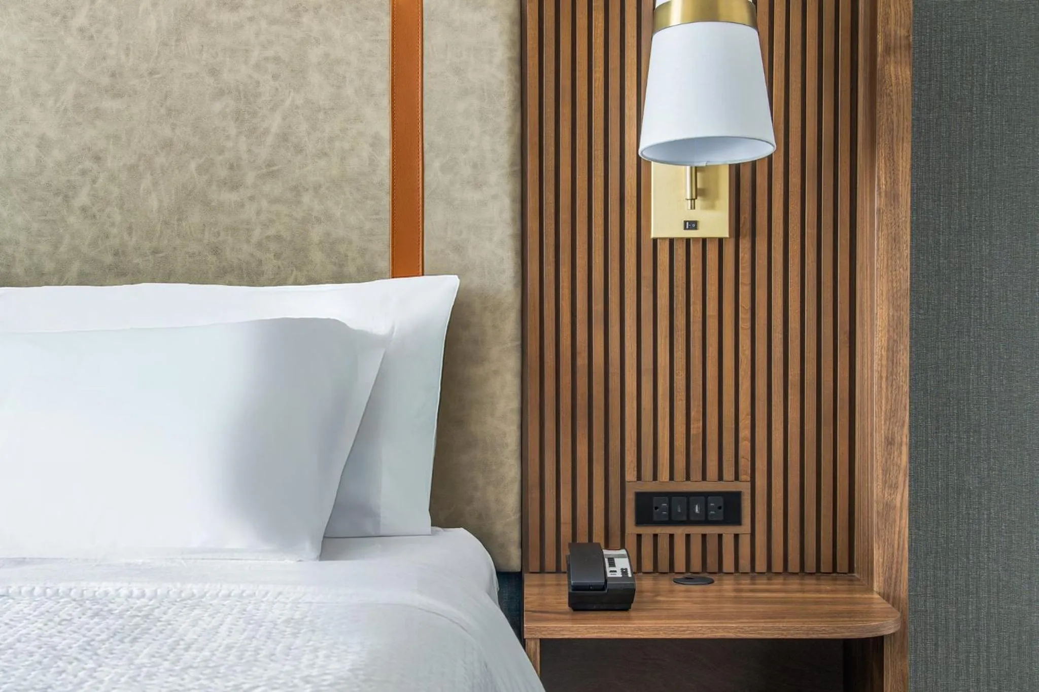 Photo of the whole room, Bed in Holiday Inn Los Angeles Gateway-Torrance by IHG