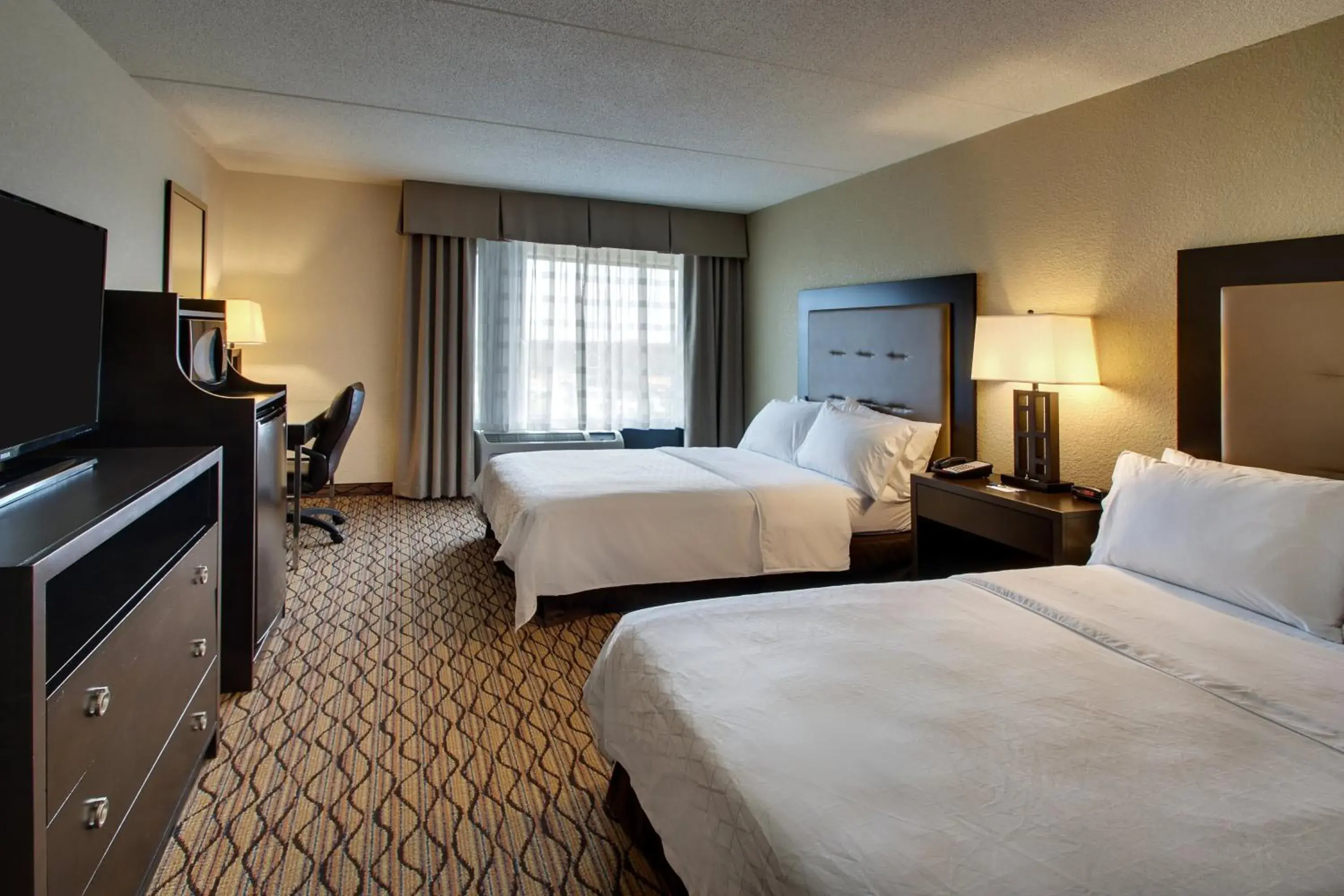 Photo of the whole room, Bed in Holiday Inn Express Baltimore BWI Airport West by IHG Photo of the whole room, Bed in Holiday Inn Express Baltimore BWI Airport West by IHG