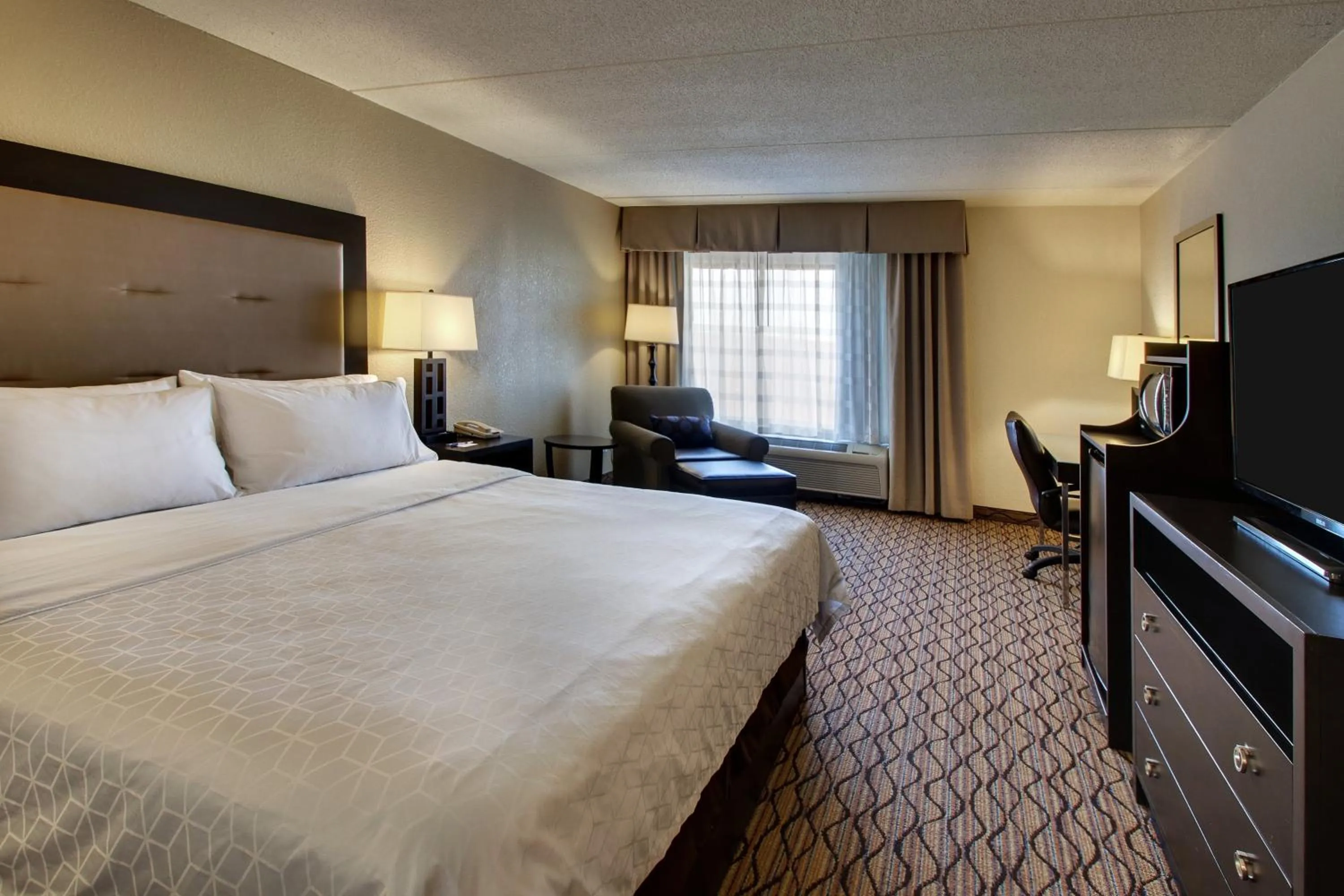 Photo of the whole room, Bed in Holiday Inn Express Baltimore BWI Airport West by IHG