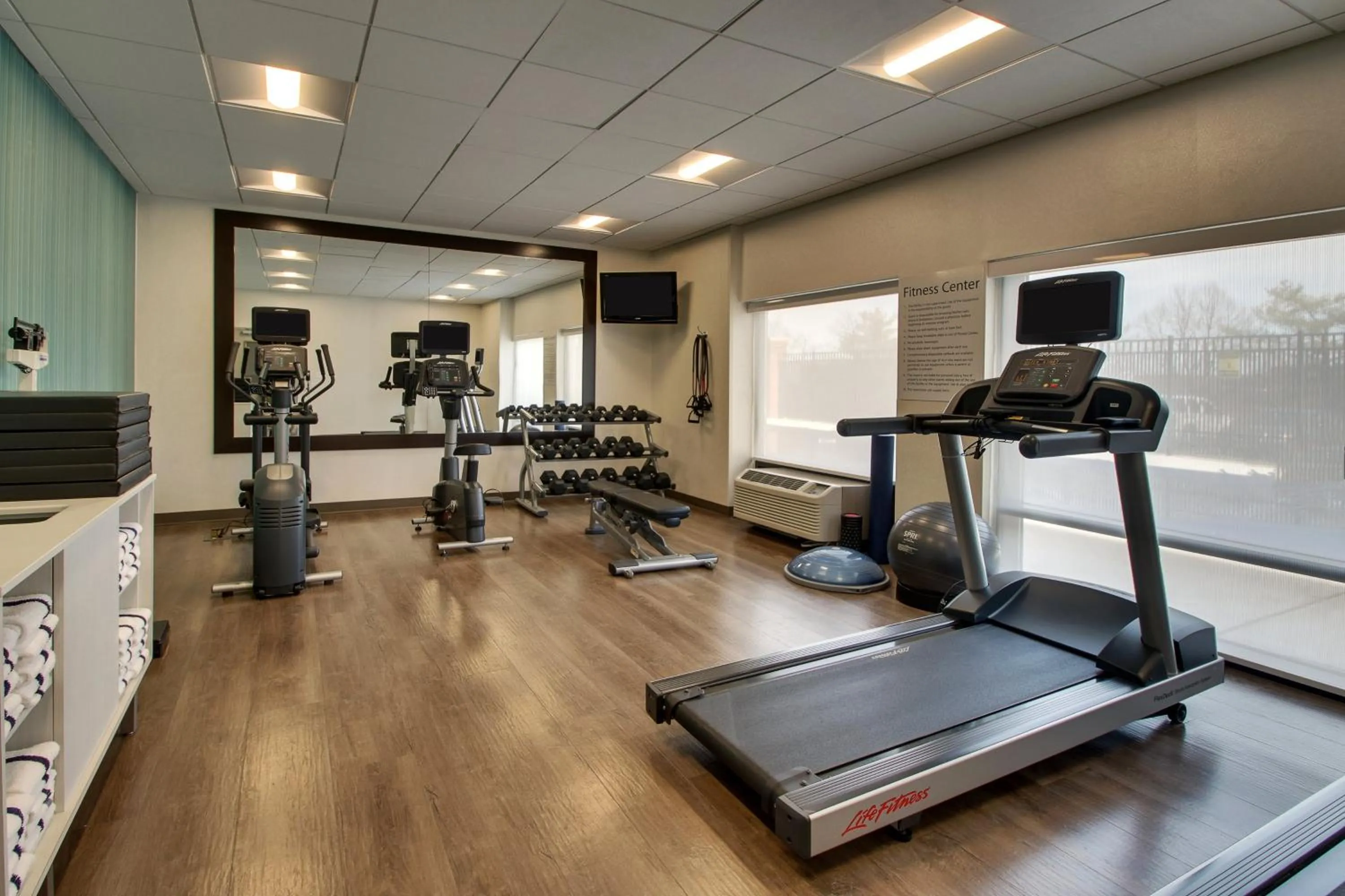 Fitness centre/facilities in Holiday Inn Express Baltimore BWI Airport West by IHG