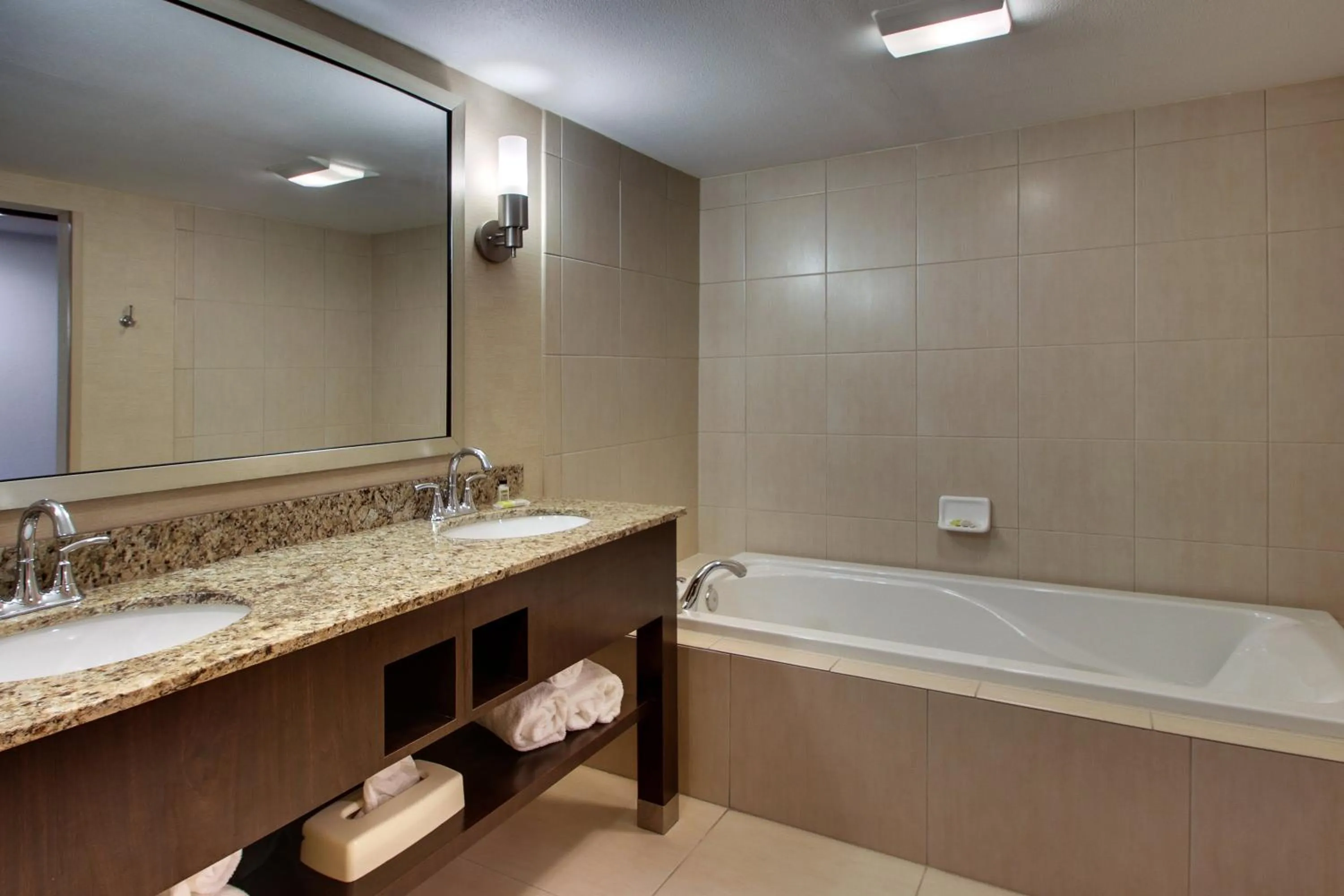 Bathroom in Holiday Inn Express Baltimore BWI Airport West by IHG