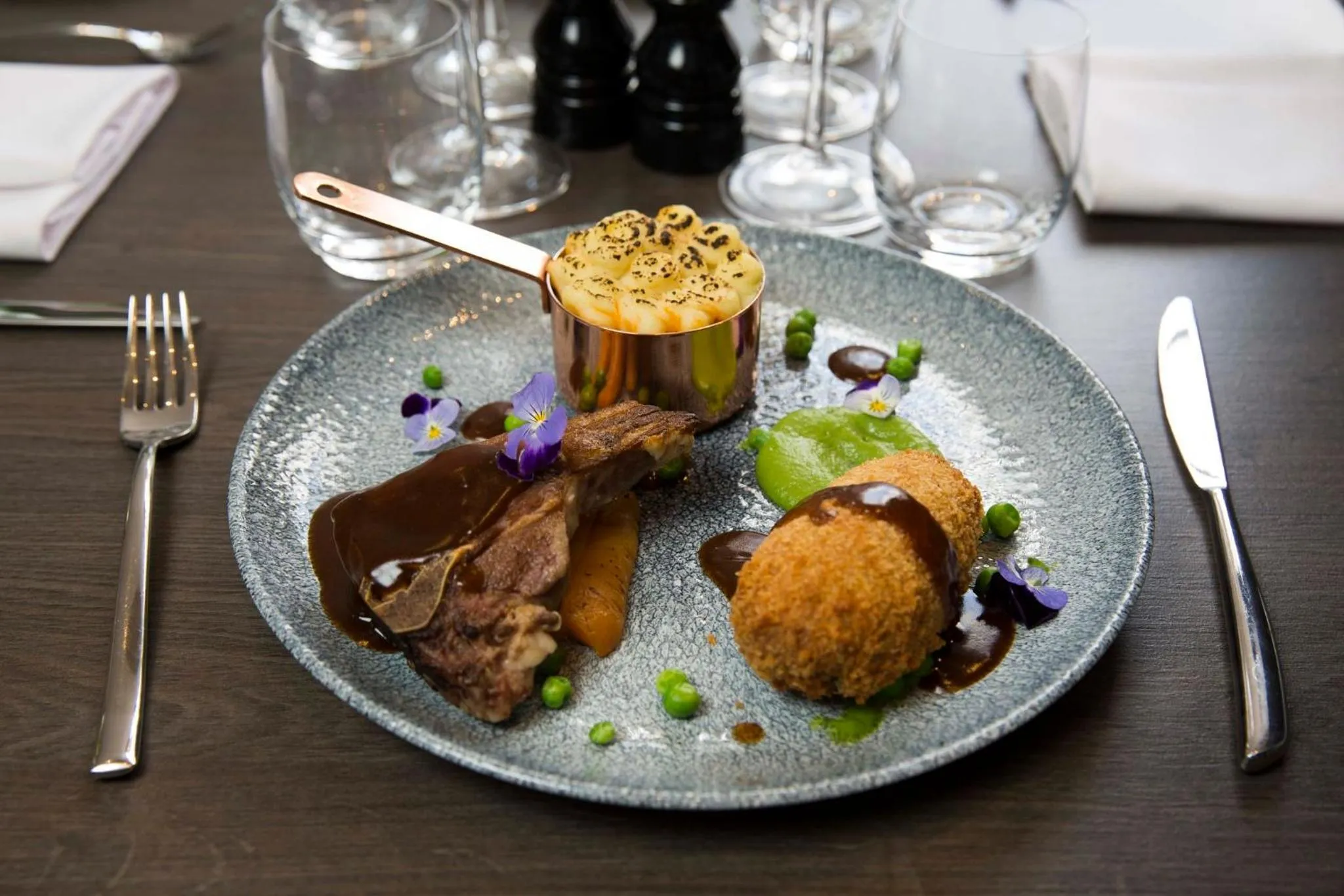 Restaurant/places to eat in Crowne Plaza Ventura Beach by IHG