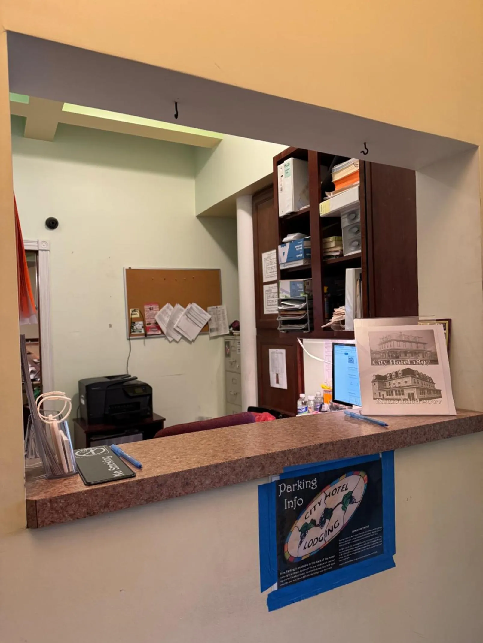 The City Hotel Bar & Grill