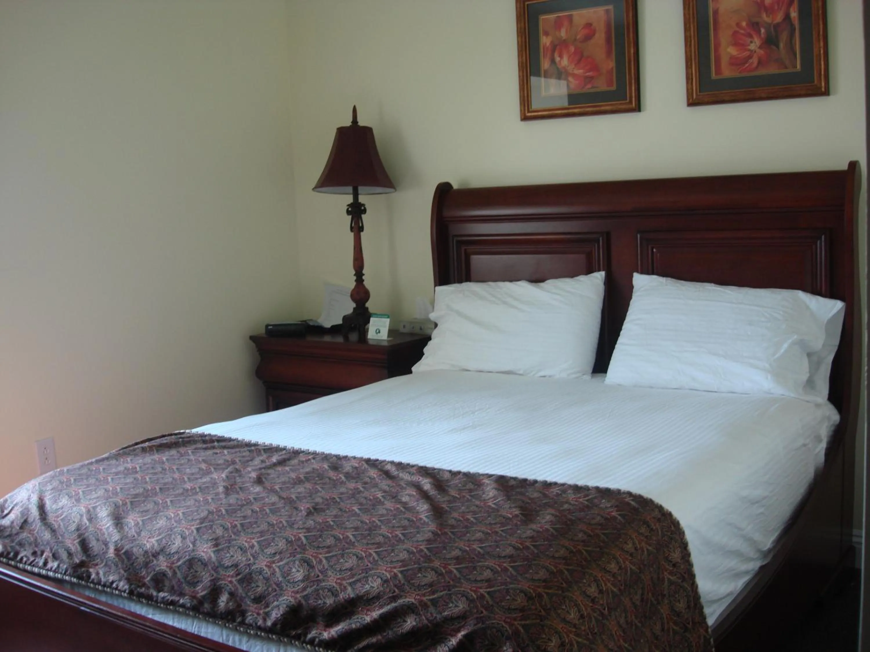 Bed in The City Hotel Bar & Grill