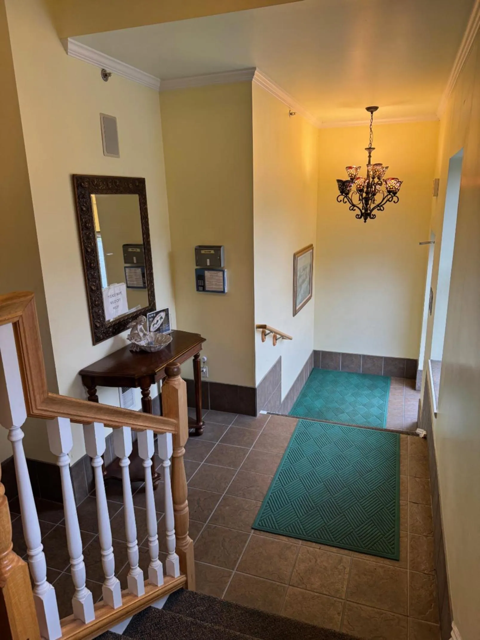 The City Hotel Bar & Grill