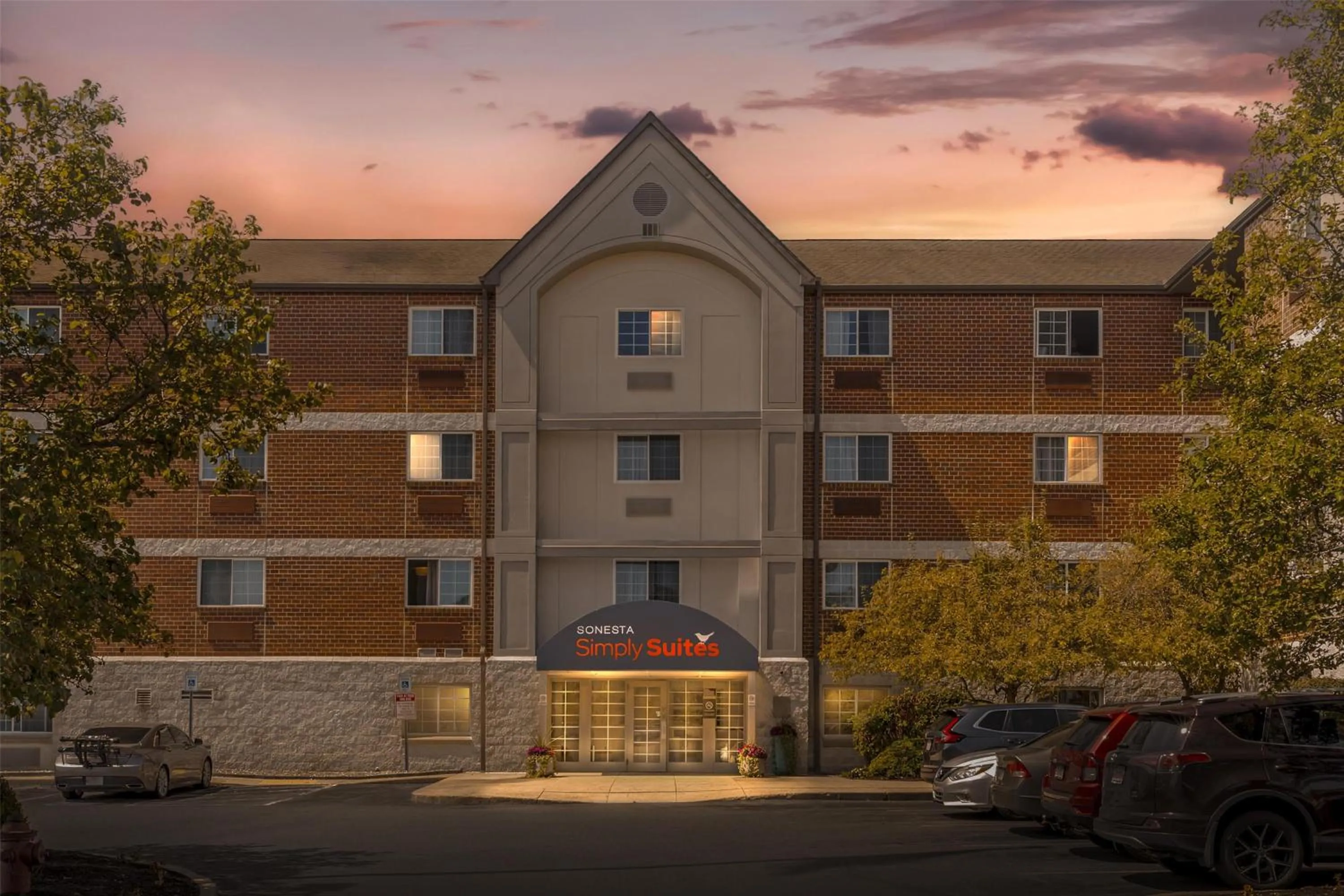 Property building in Sonesta Simply Suites Boston Burlington