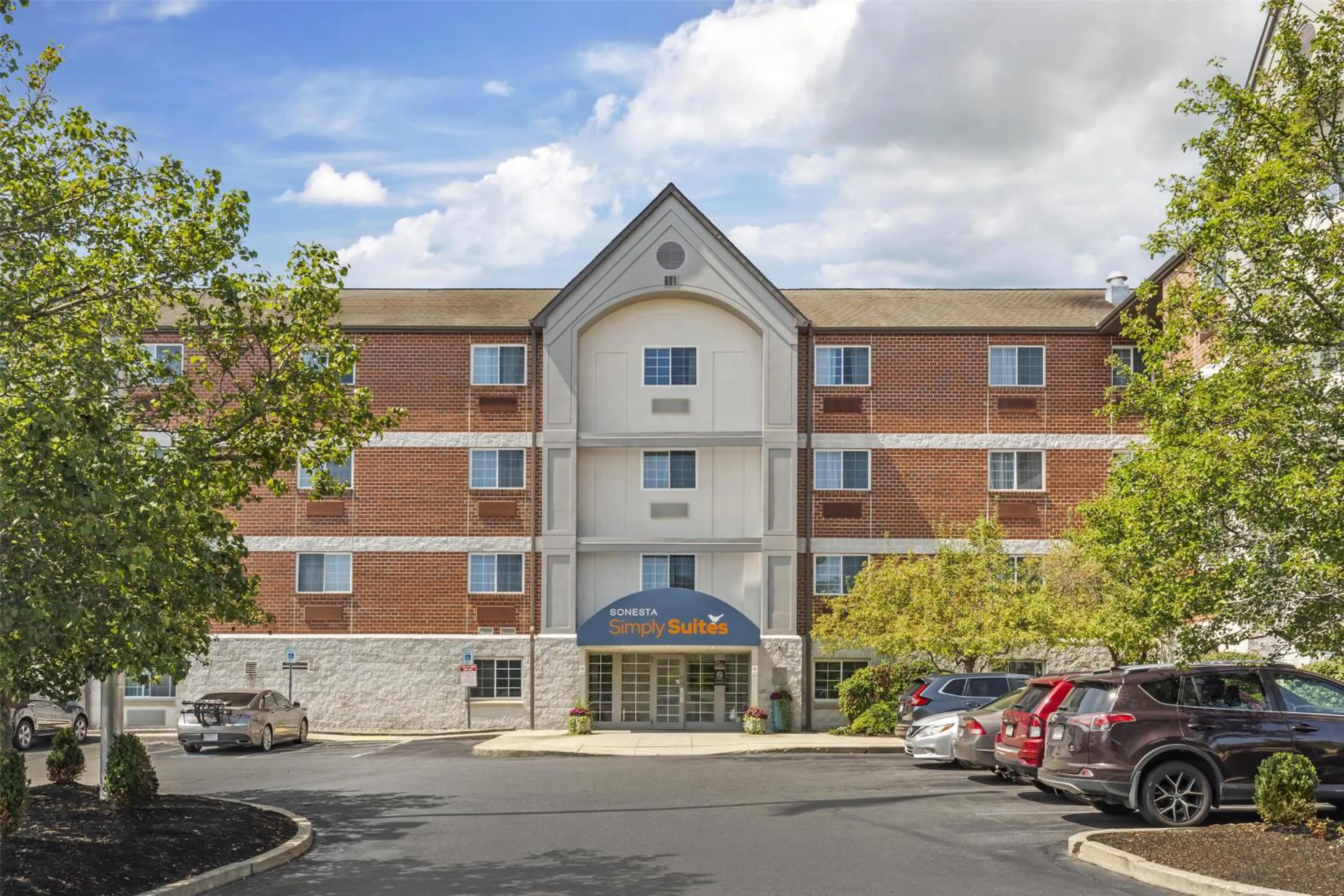 Property building in Sonesta Simply Suites Boston Burlington