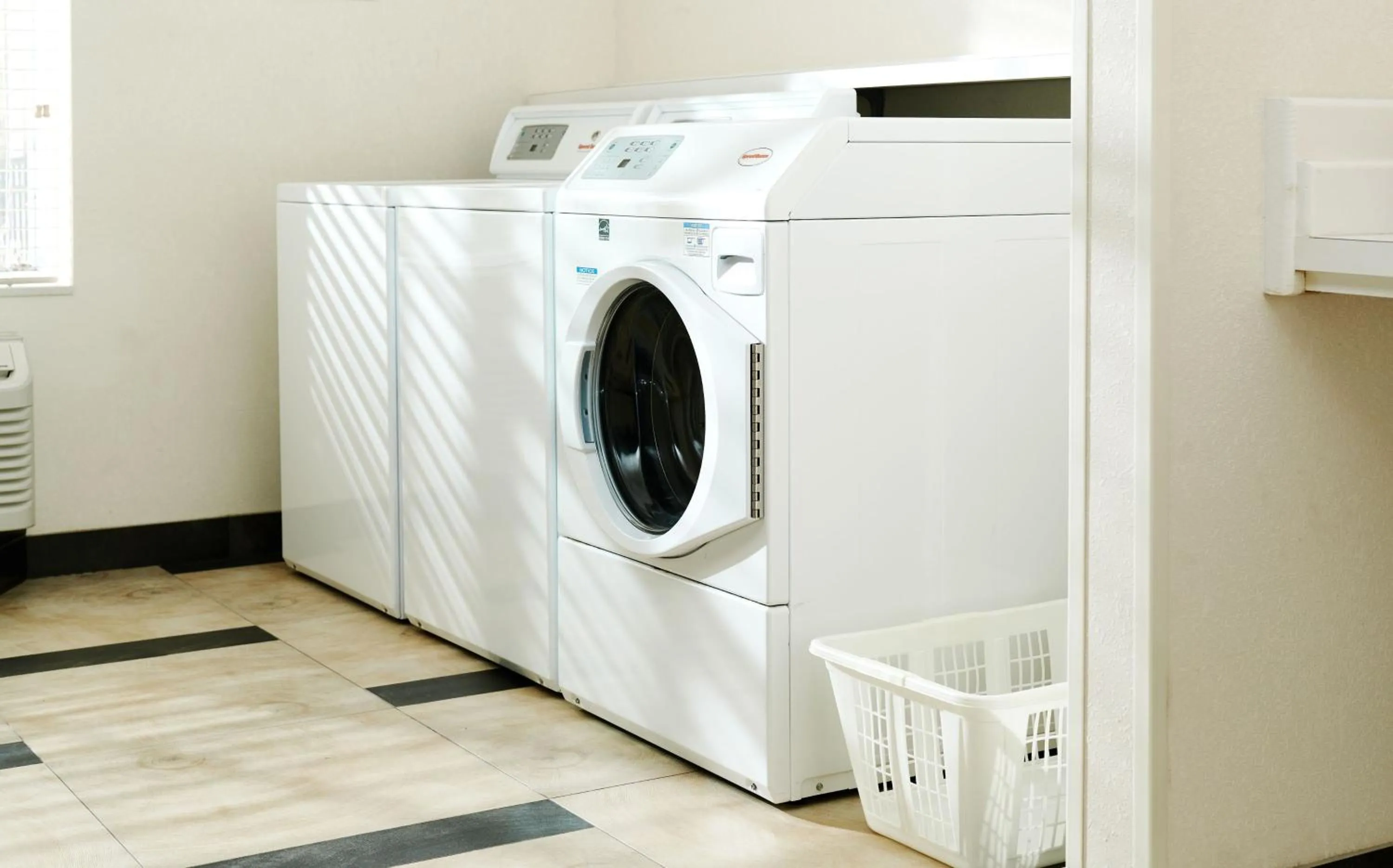 washing machine in Sonesta Simply Suites Boston Burlington